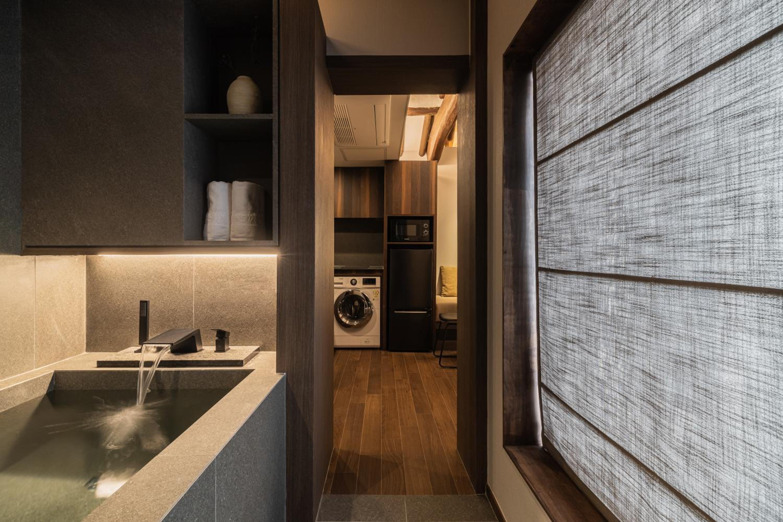 Luxury Hanok Stay Warm Hearth - West