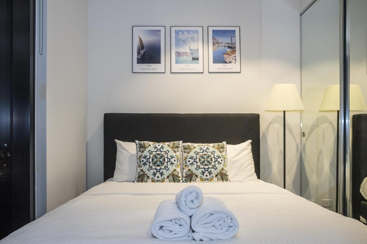 EQ Tower Modern Apartments Melbourne Central CBD