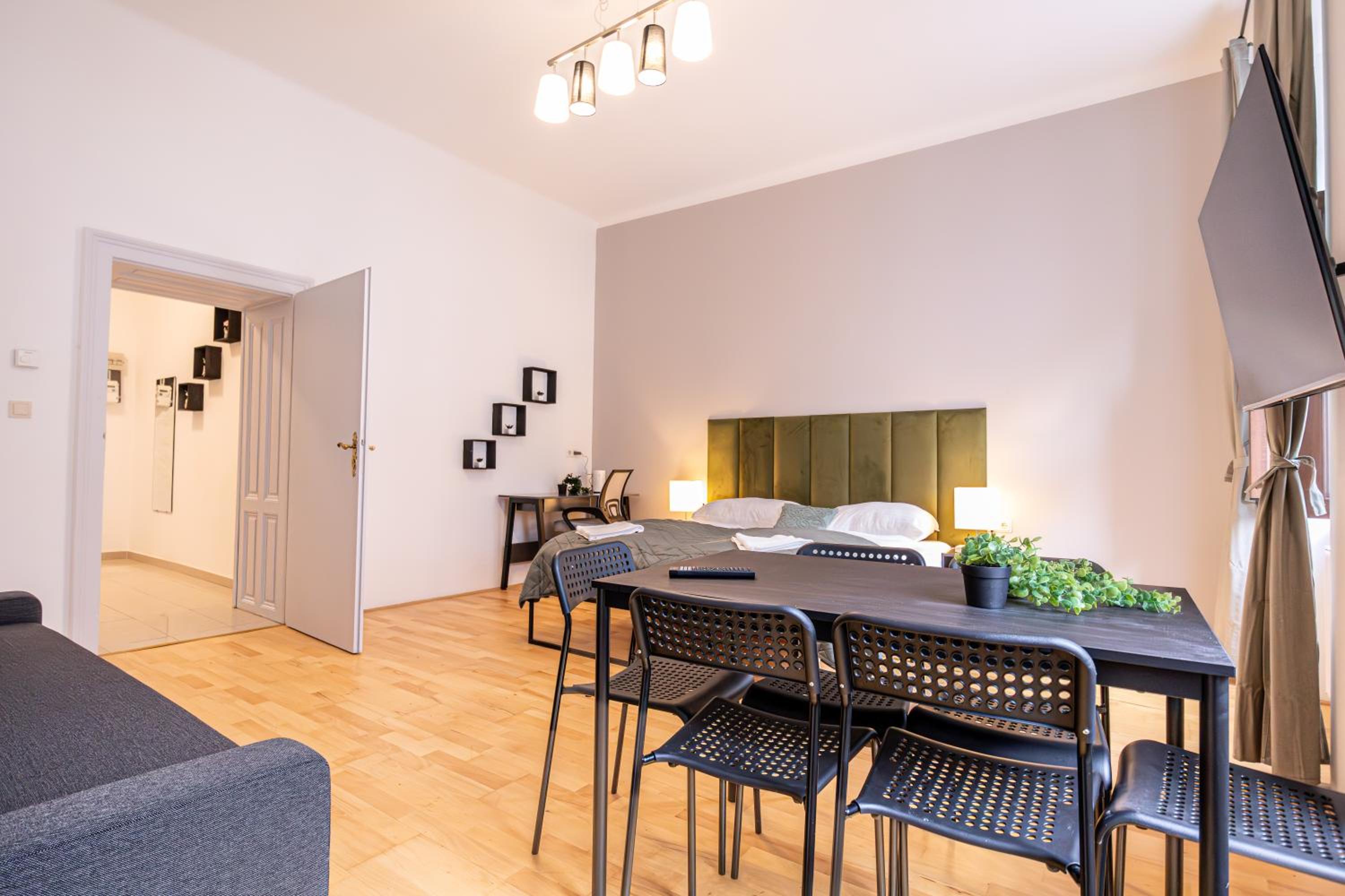 Comfortable 2-Bedroom Apartment in Vienna