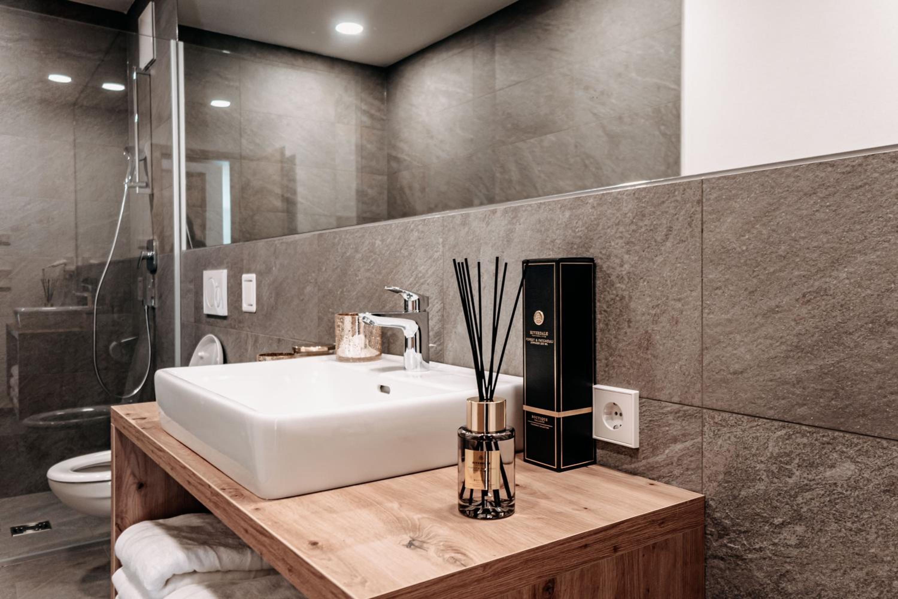 Tanners Chalet Apartments