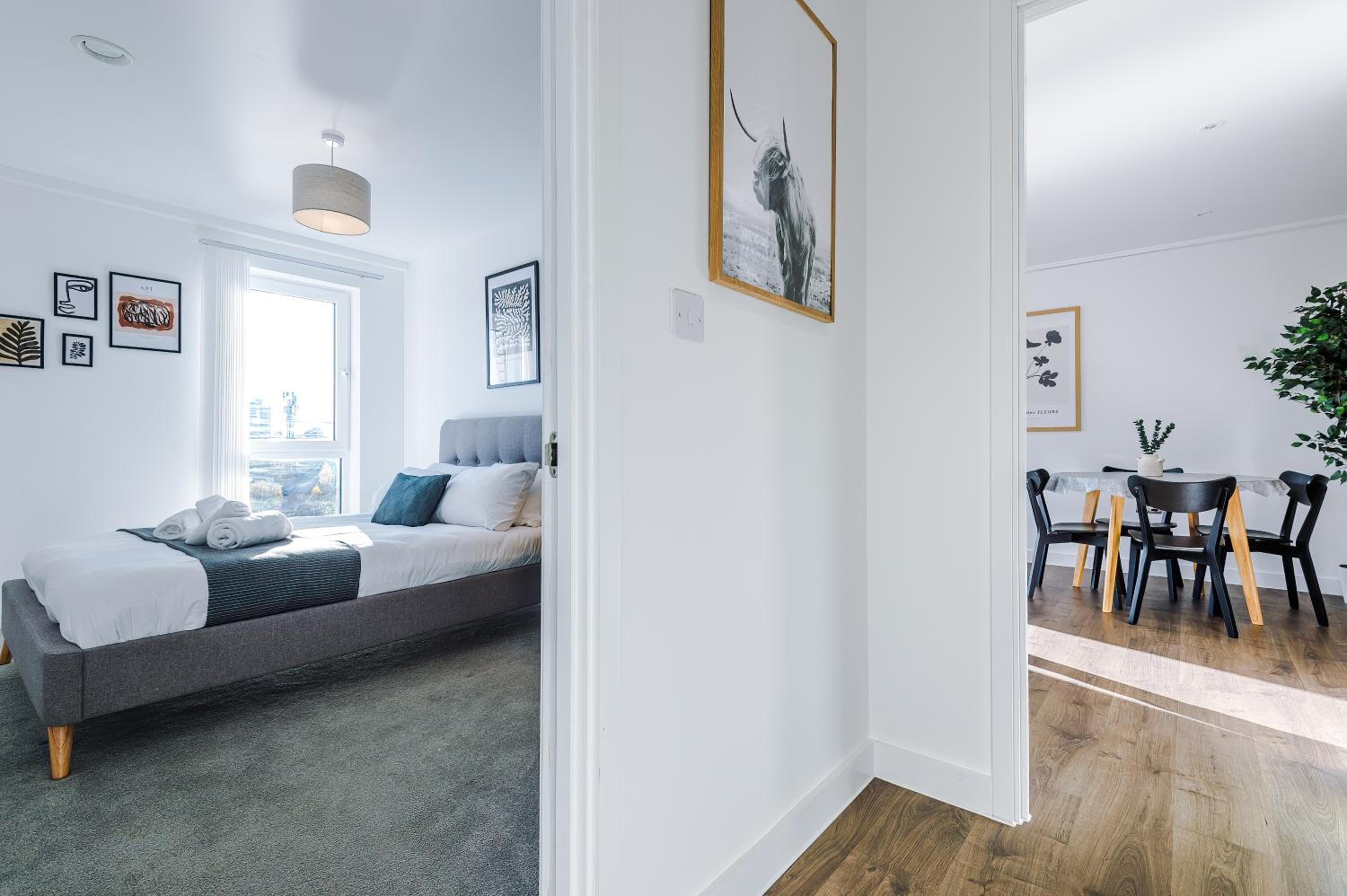 Hilltop Serviced Apartments - Salford Quays view 2