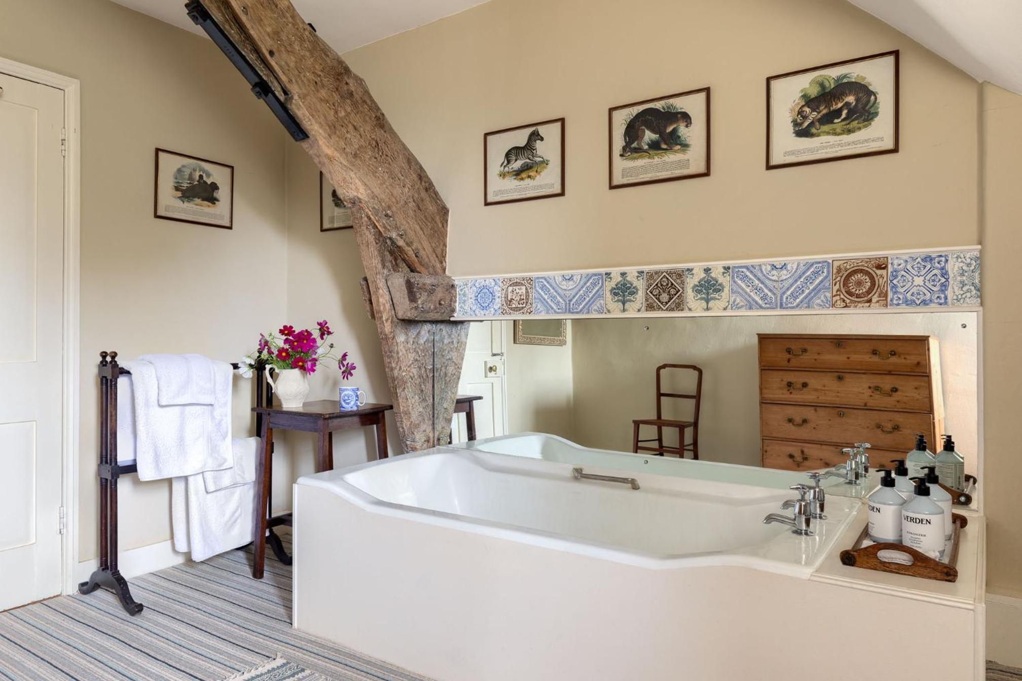 Pentrehobyn Hall sleeps 18