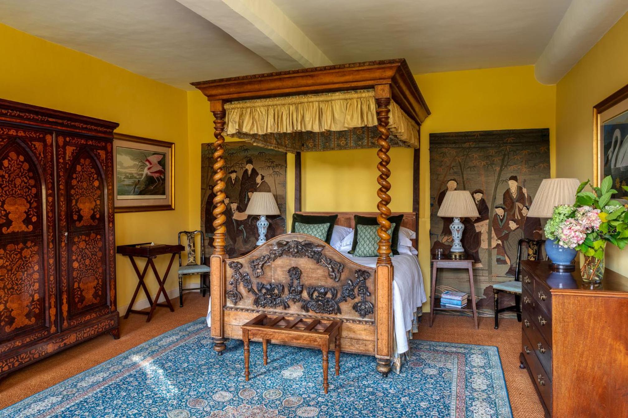 Pentrehobyn Hall sleeps 18