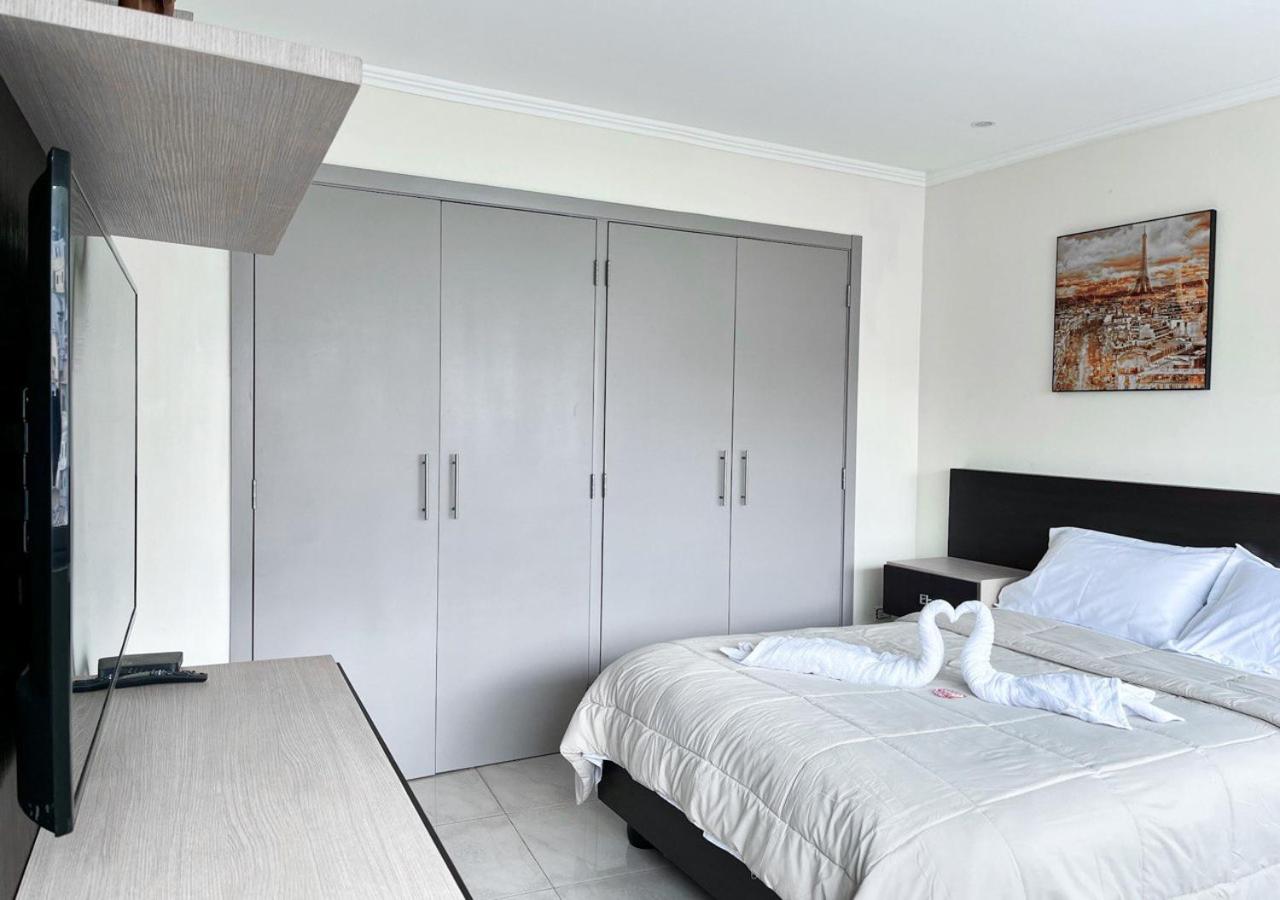 Suite elegante con piscina y jacuzzi - RiverFront 2 view 4