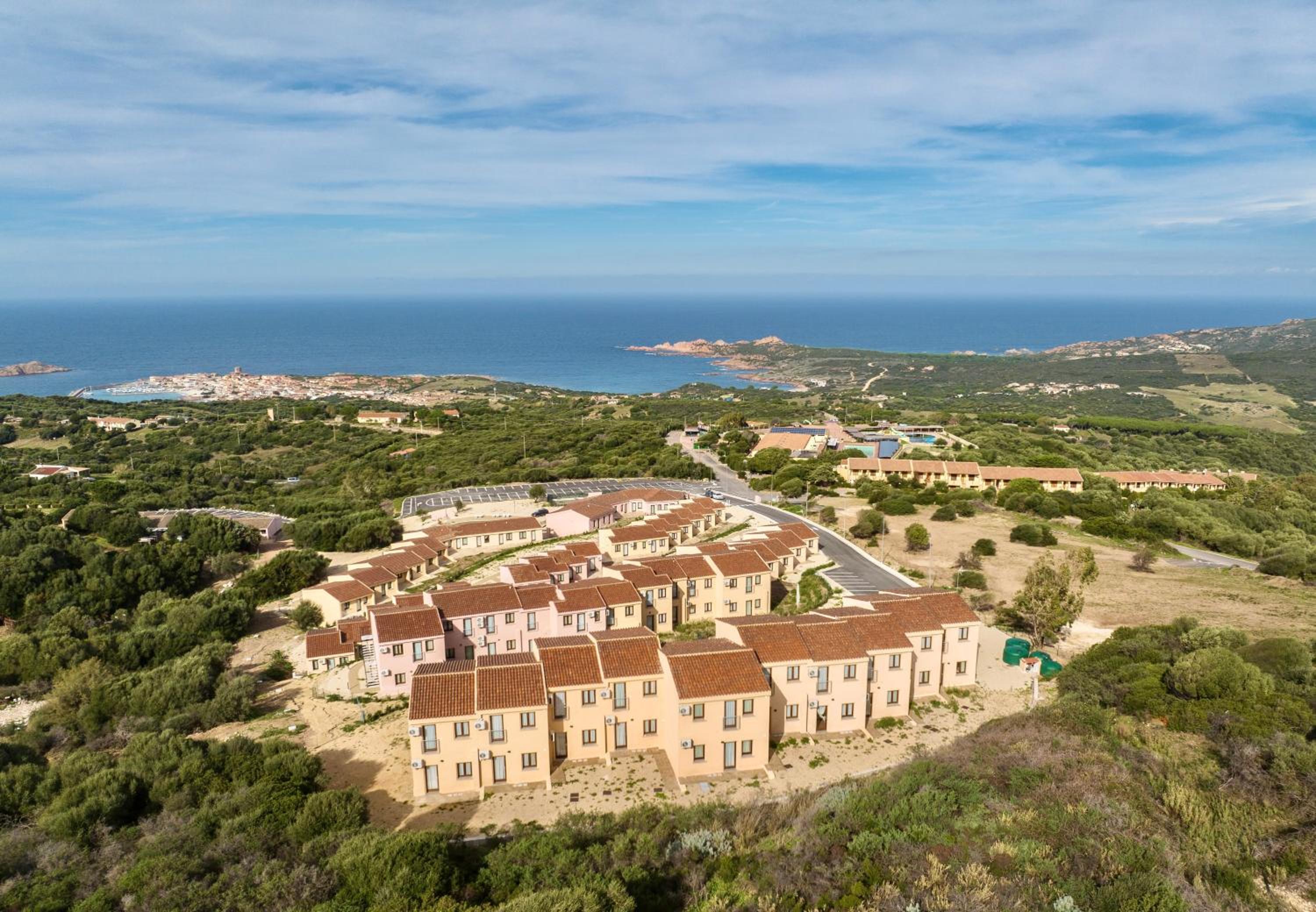 Residence with swimming-pool in Isola Rossa, just about 2 km from the beach La Marinedda