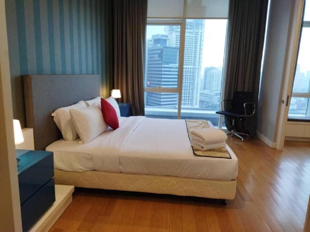 The Platinum KLCC by Moonlight