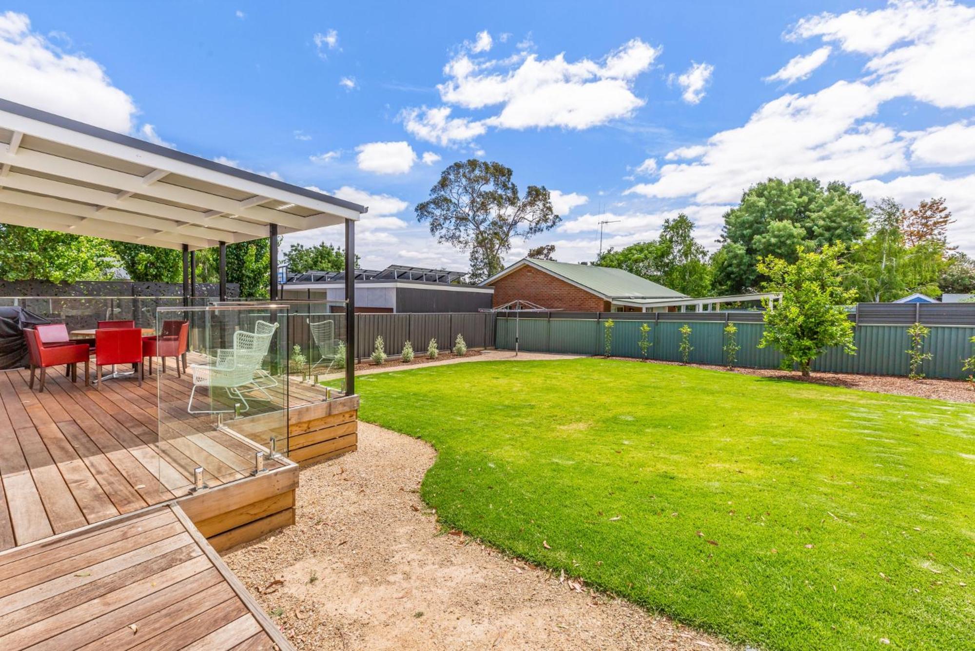 COSY RETREAT ON FOREST --- Offering 3 Comfortable Bedrooms - Sleeps Up to 6 - Please Note - If Booking for 5 or more guests all 3 rooms will be required