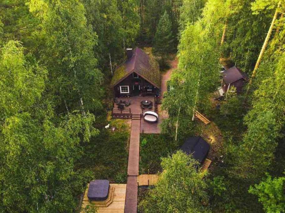 Minivilla Peikonpesä ulkoporeallas & pihasauna