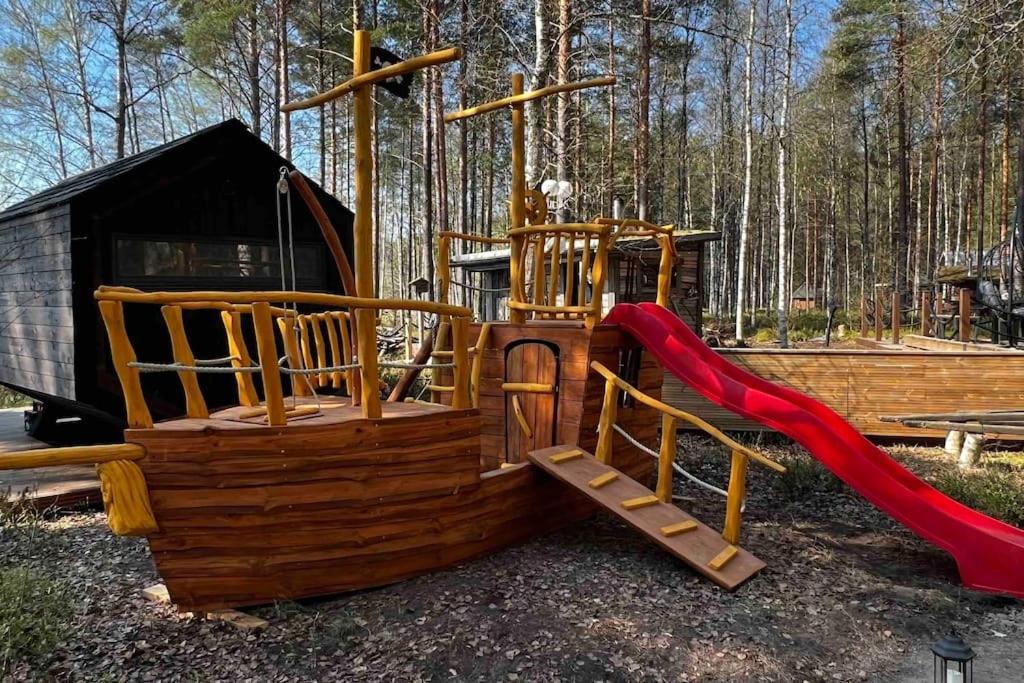 Minivilla Peikonpesä ulkoporeallas & pihasauna