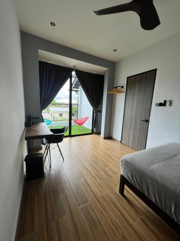 LA Villas Kuantan Private Pool,Near Beach,BBQ,Karaoke photo 4