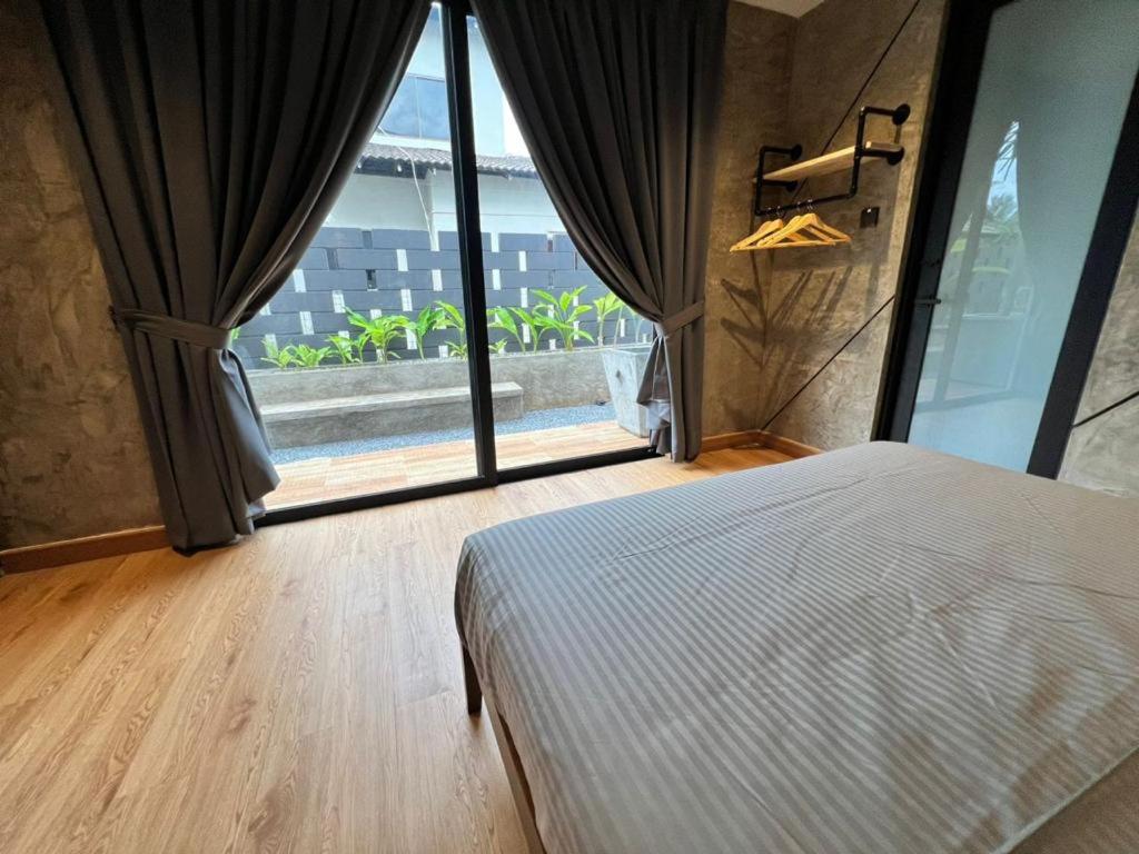 LA Villas Kuantan Private Pool,Near Beach,BBQ,Karaoke photo 7
