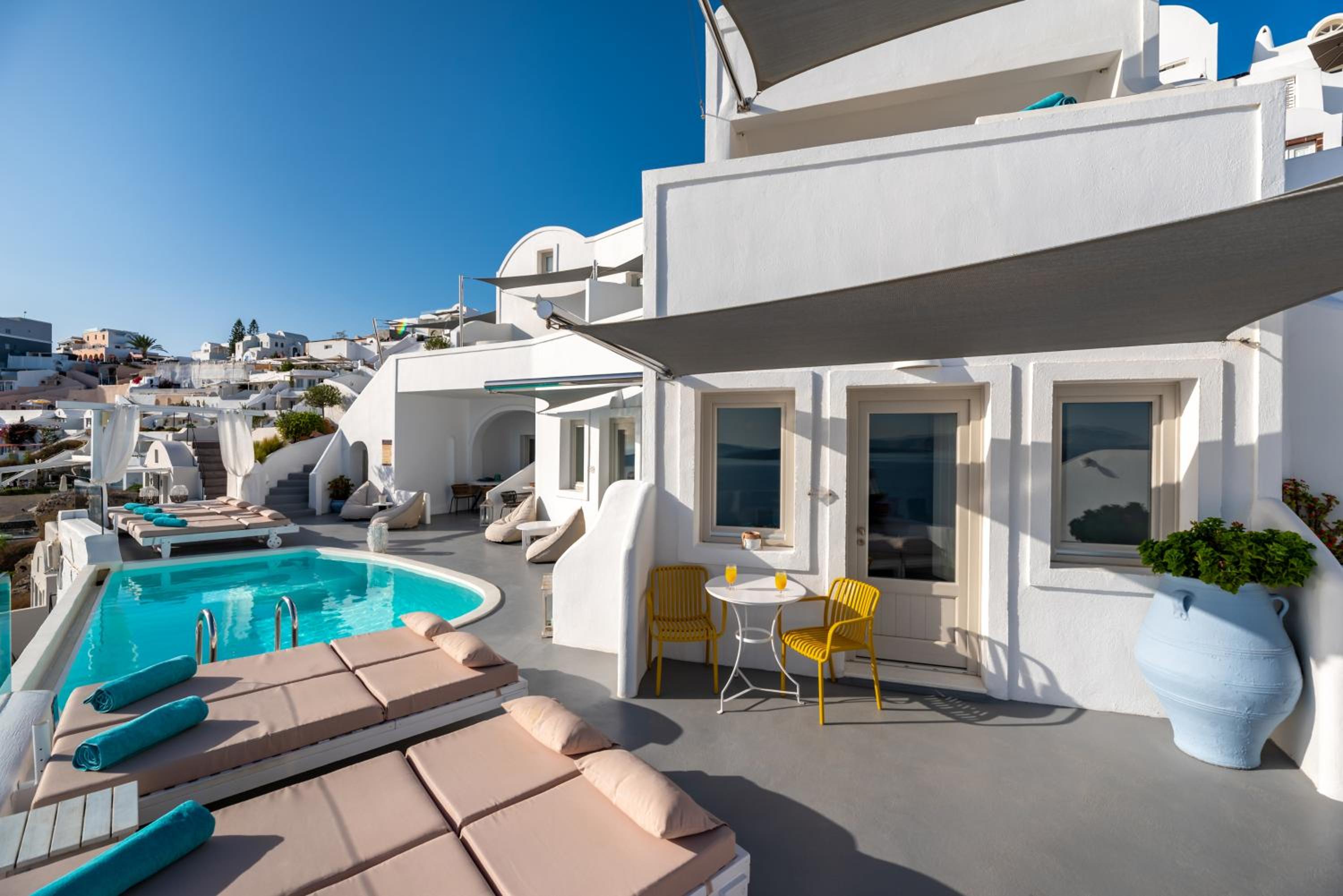 Kima Oia Suites