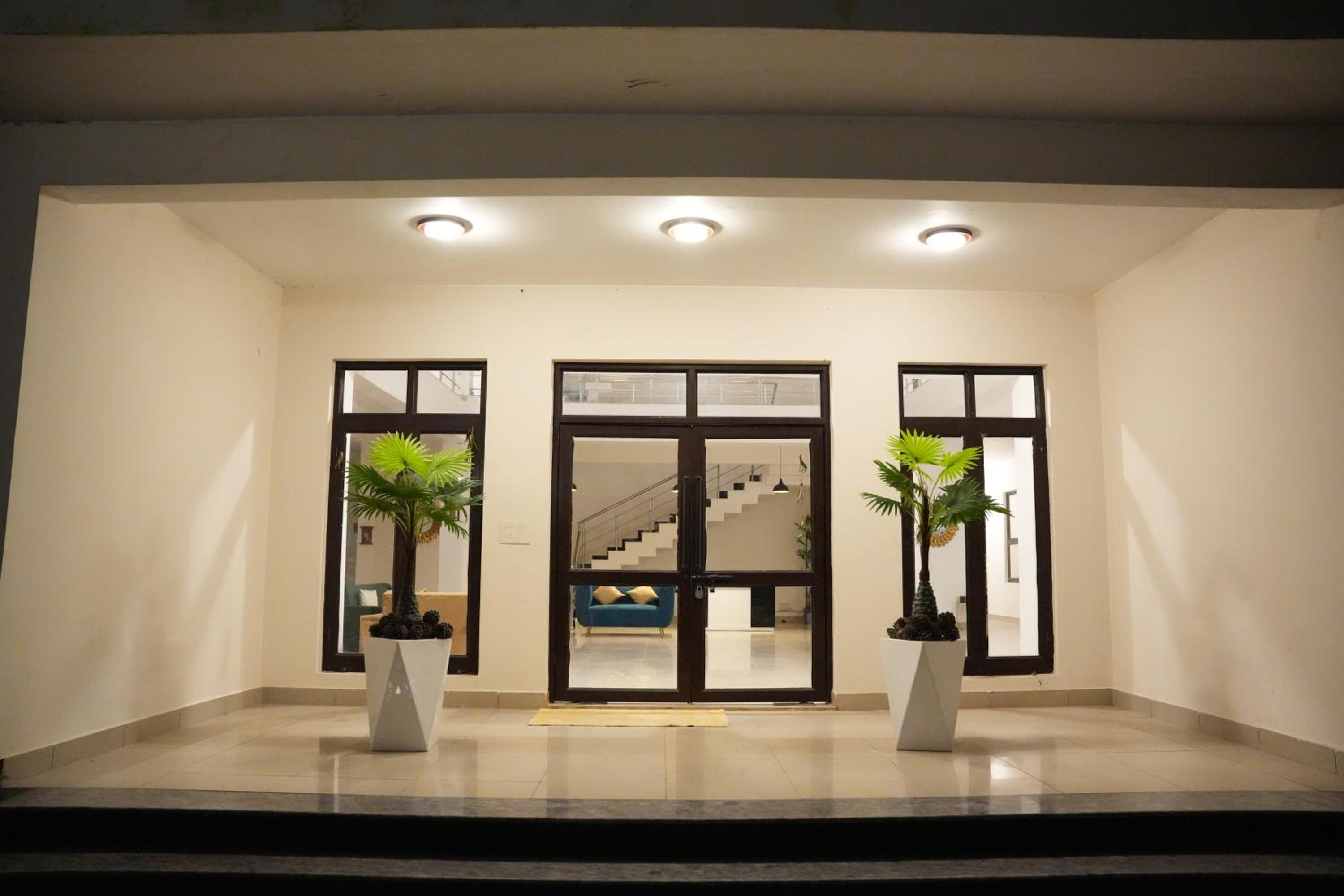 Lobby & Reception