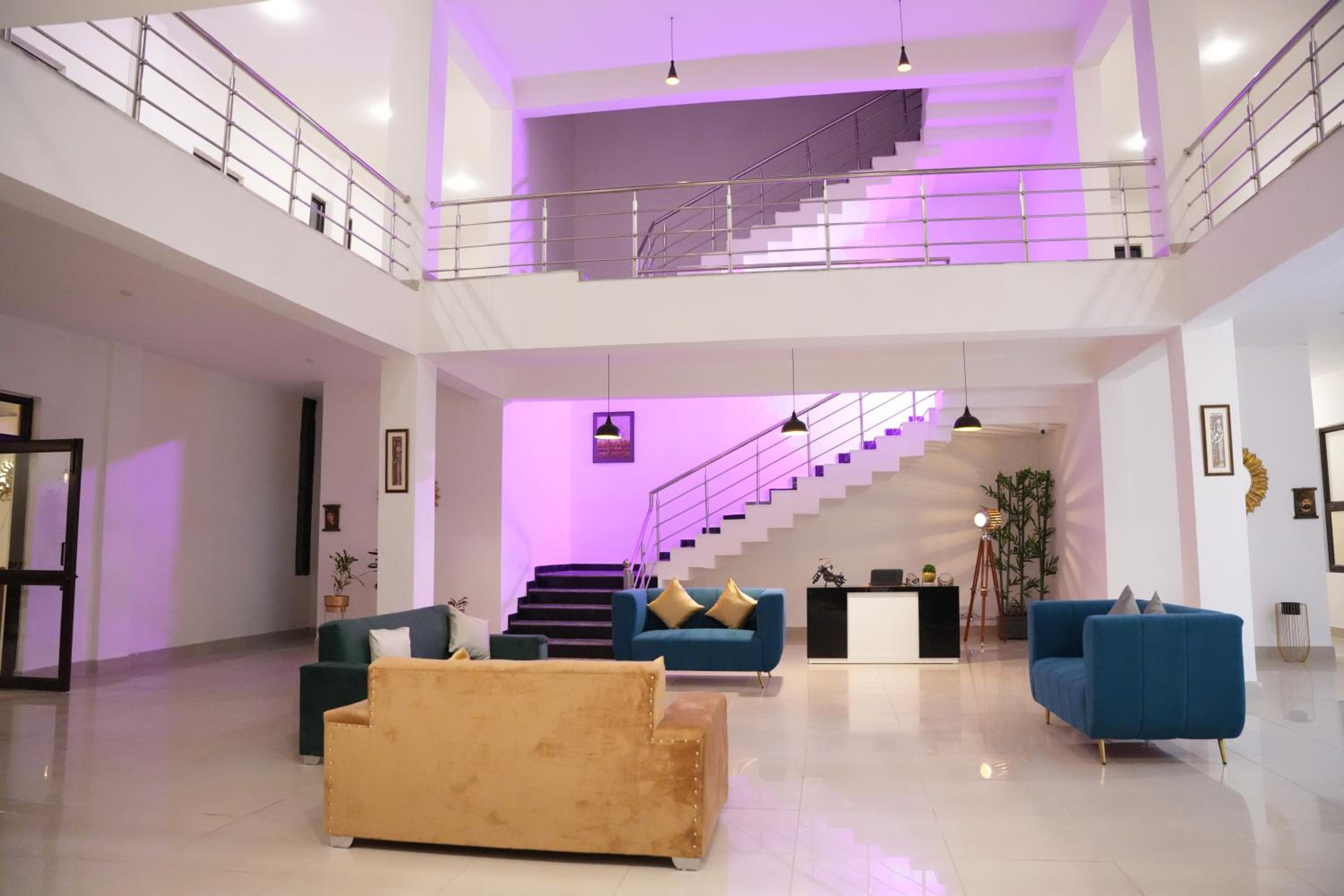 Lobby & Reception