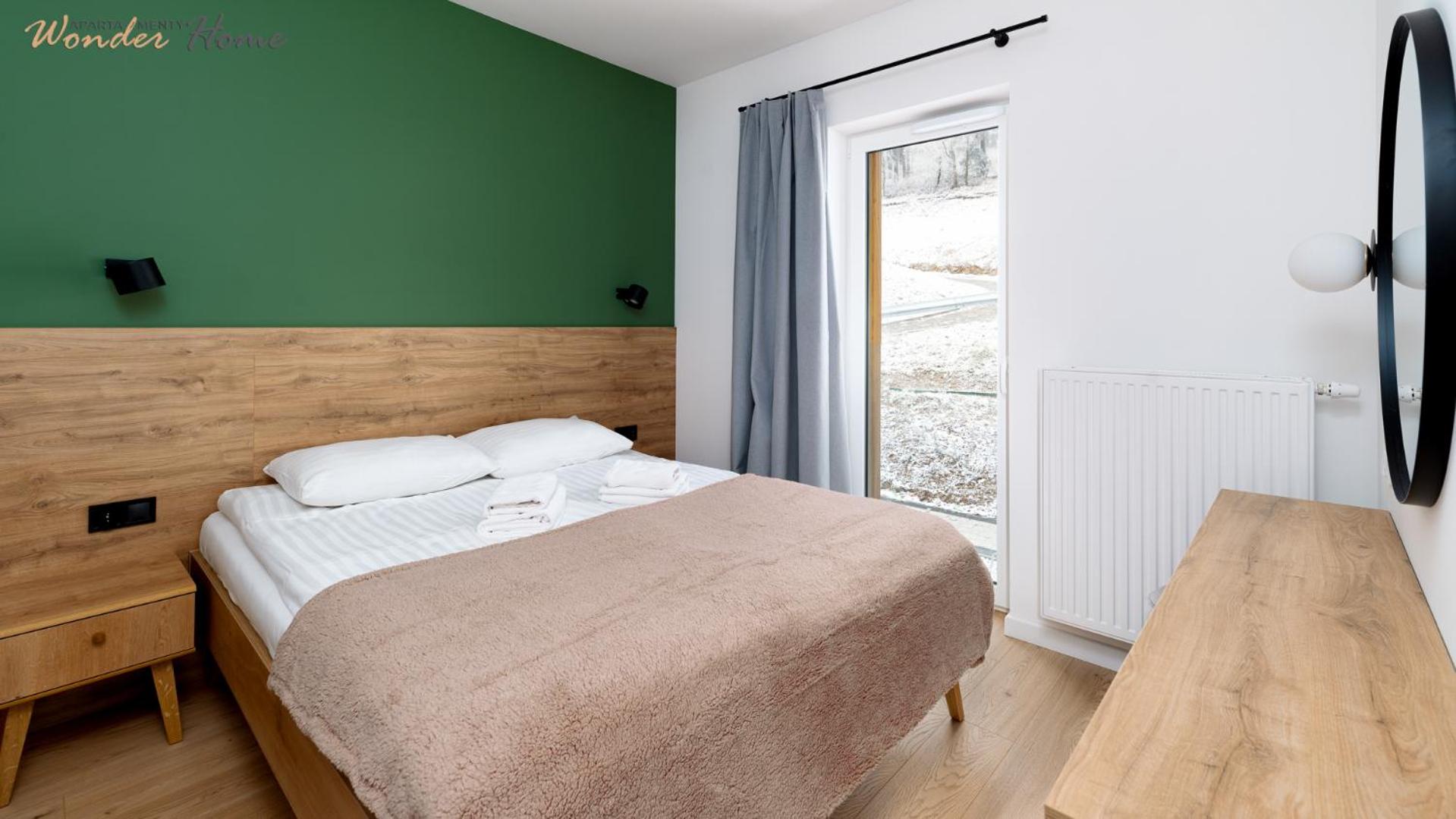 Wonder Home - Domki Hillside tuż przy stoku narciarskim - na terenie kompleksu plac zabaw i zewnętrzna siłownia, sklep, parking