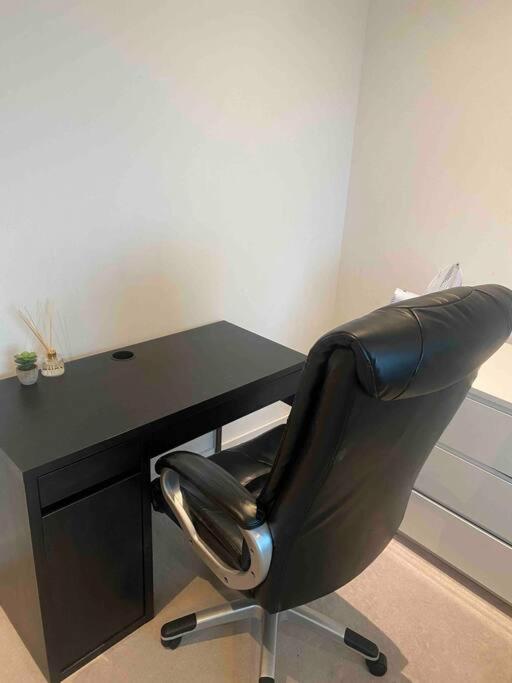Luxury 2 bed ensuite 2 bathroom apartment East Croydon view 5