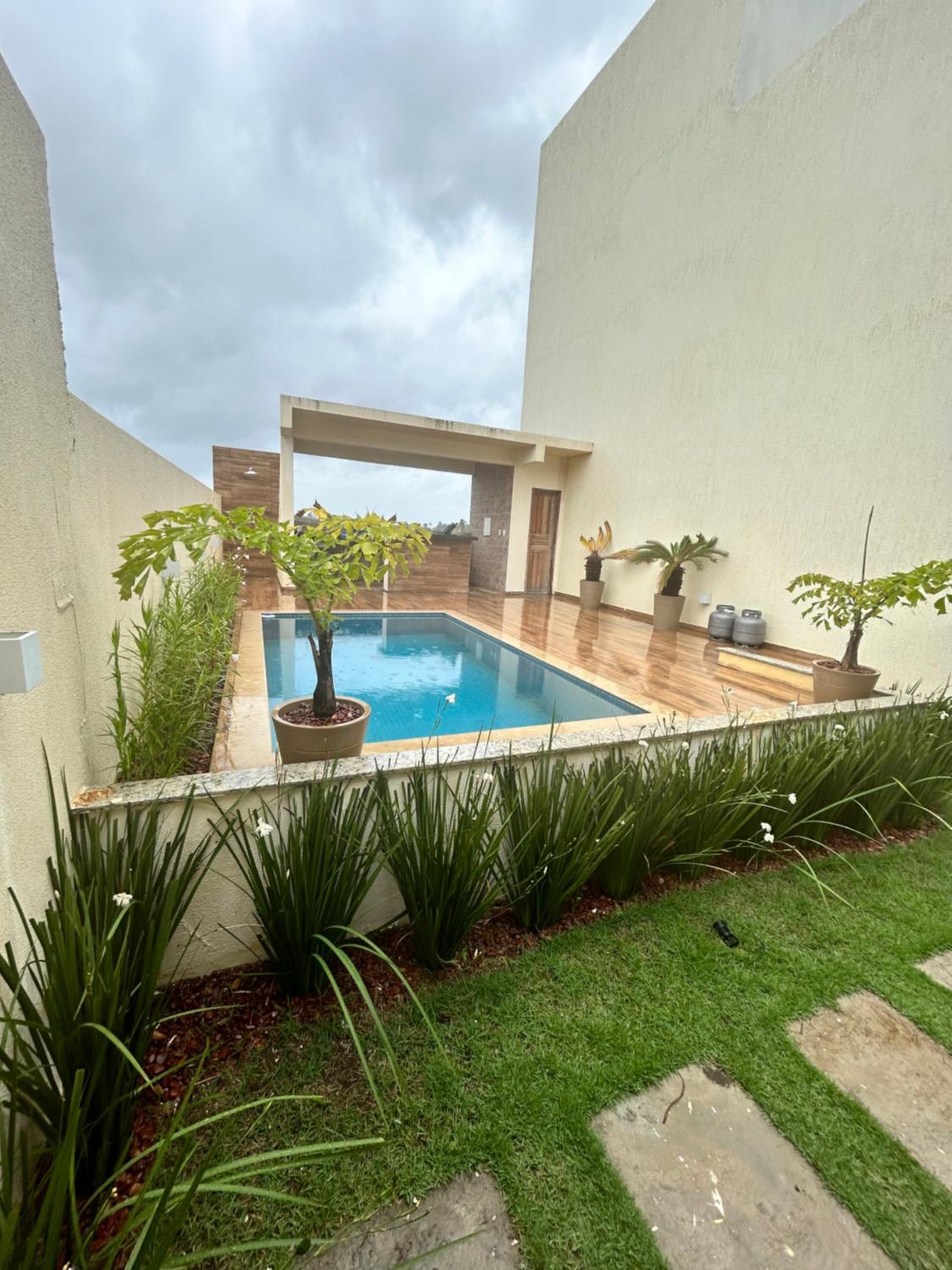 Barra grande com piscina, ar condicionado, novo , bem localizado