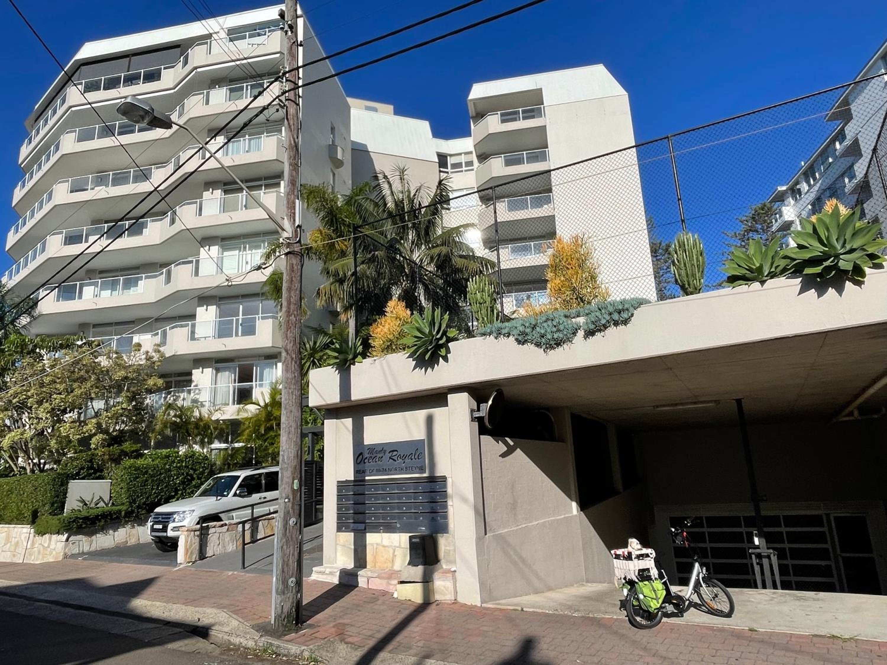 Hotel Manly Beachfront Stay - Image 1