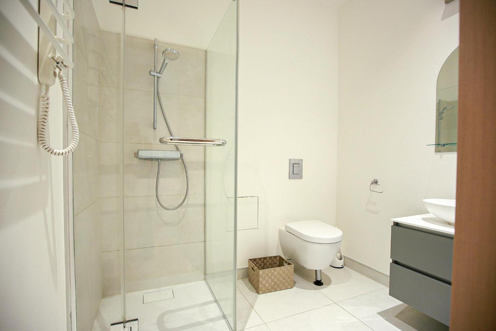 A quite stay in city centre near any excitement view 4