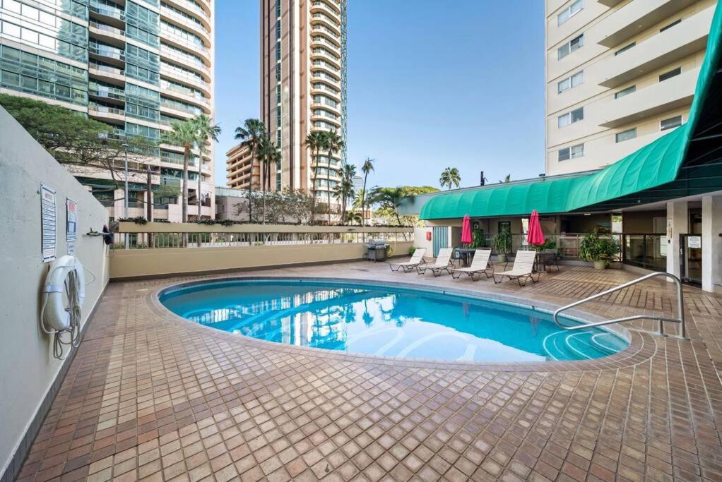 Waikiki Beach Golden Holiday view 5