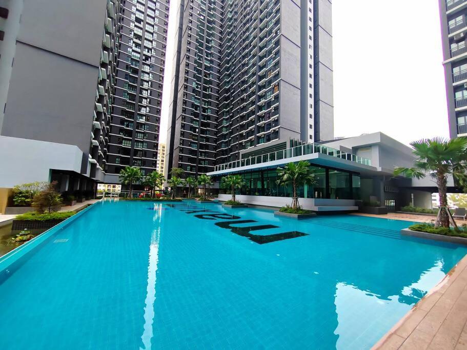 Maxim Majestic 3BR Connaught MRT