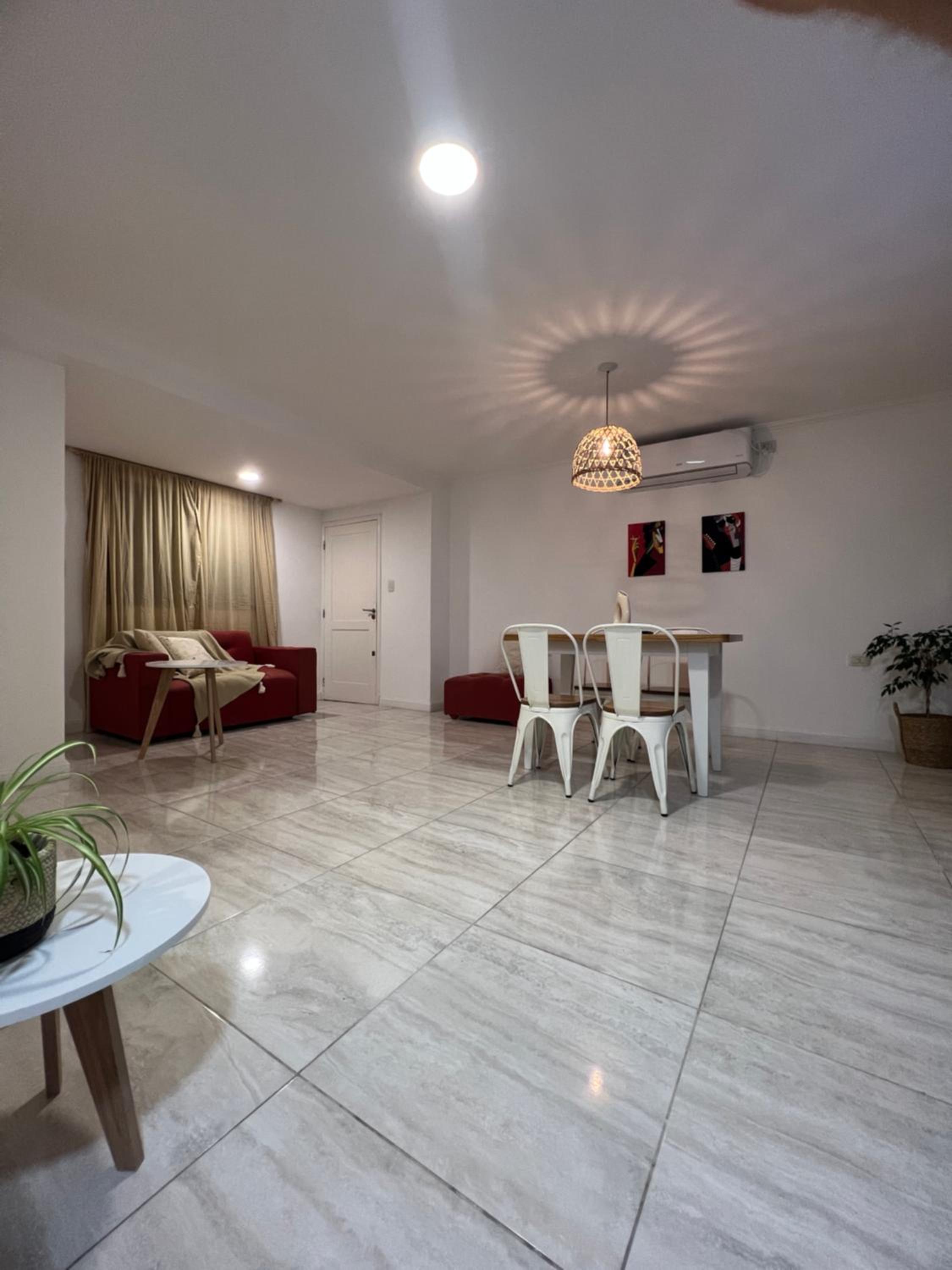 Completo-Comodidad y estilo superior centrico