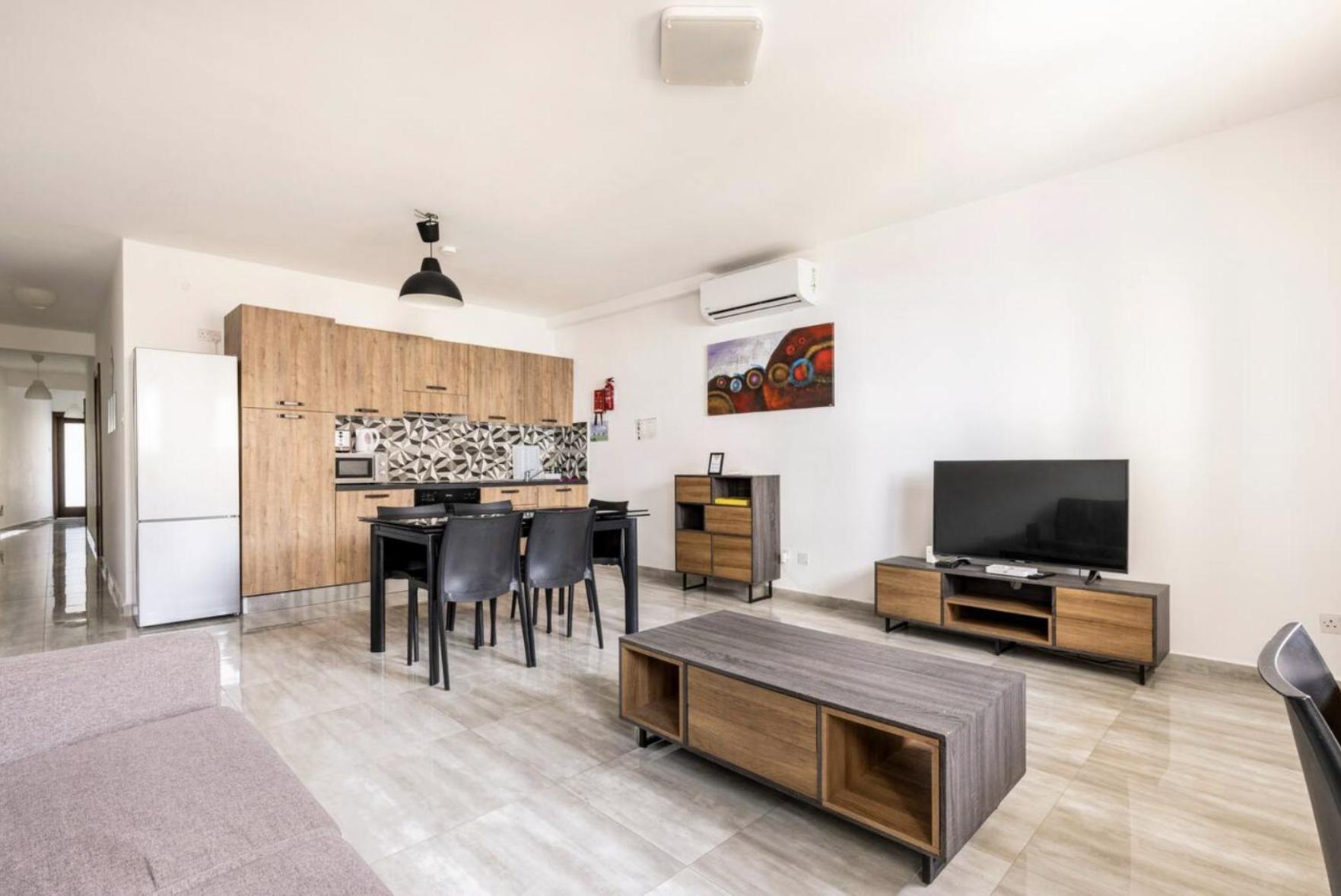 F8 Modern and Bright Apartment in Malta photo 5