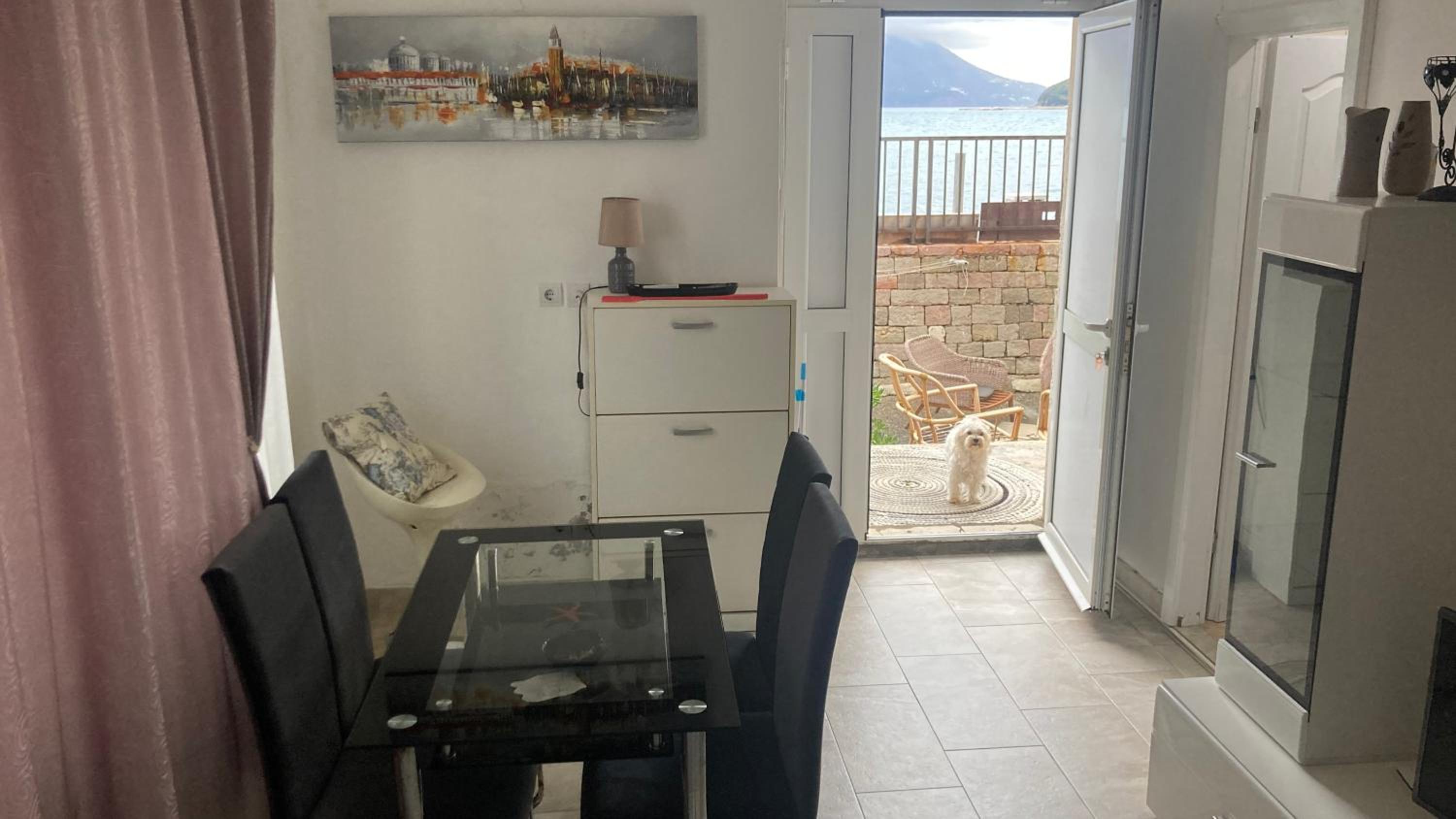 Plaža Stari Grad Budva pjena od mora Beach Apartman