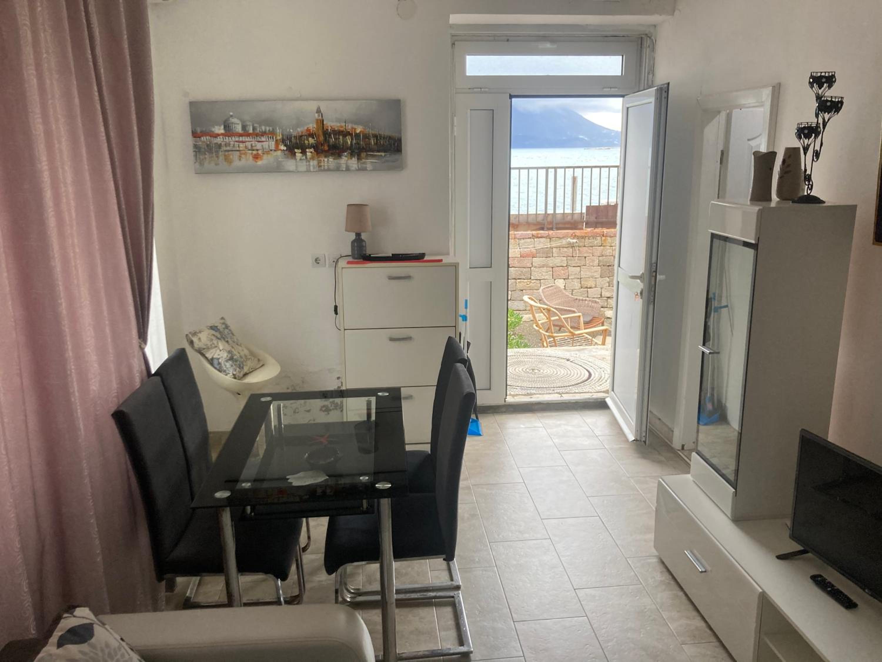 Plaža Stari Grad Budva pjena od mora Beach Apartman