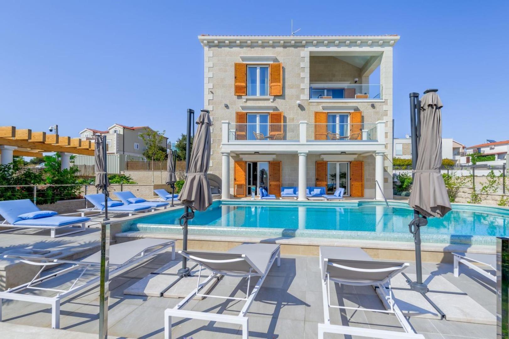 Luxury seafront Villa Castello Rogoznica with heated pool & spa