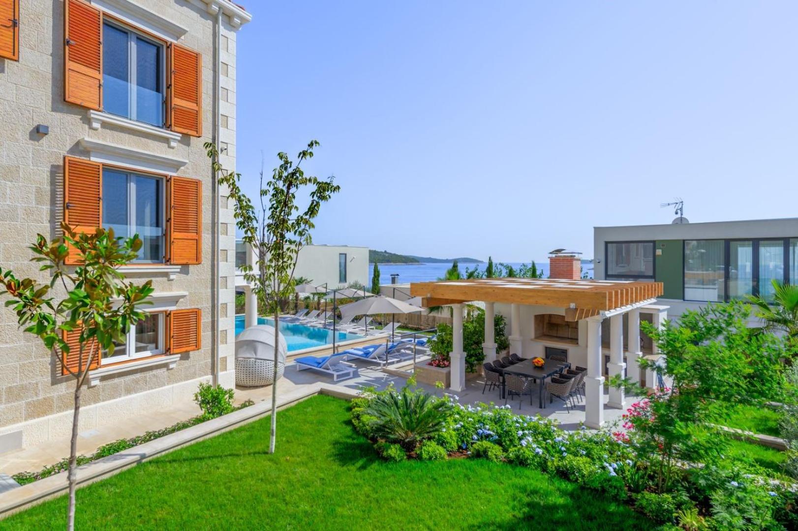 Luxury seafront Villa Castello Rogoznica with heated pool & spa