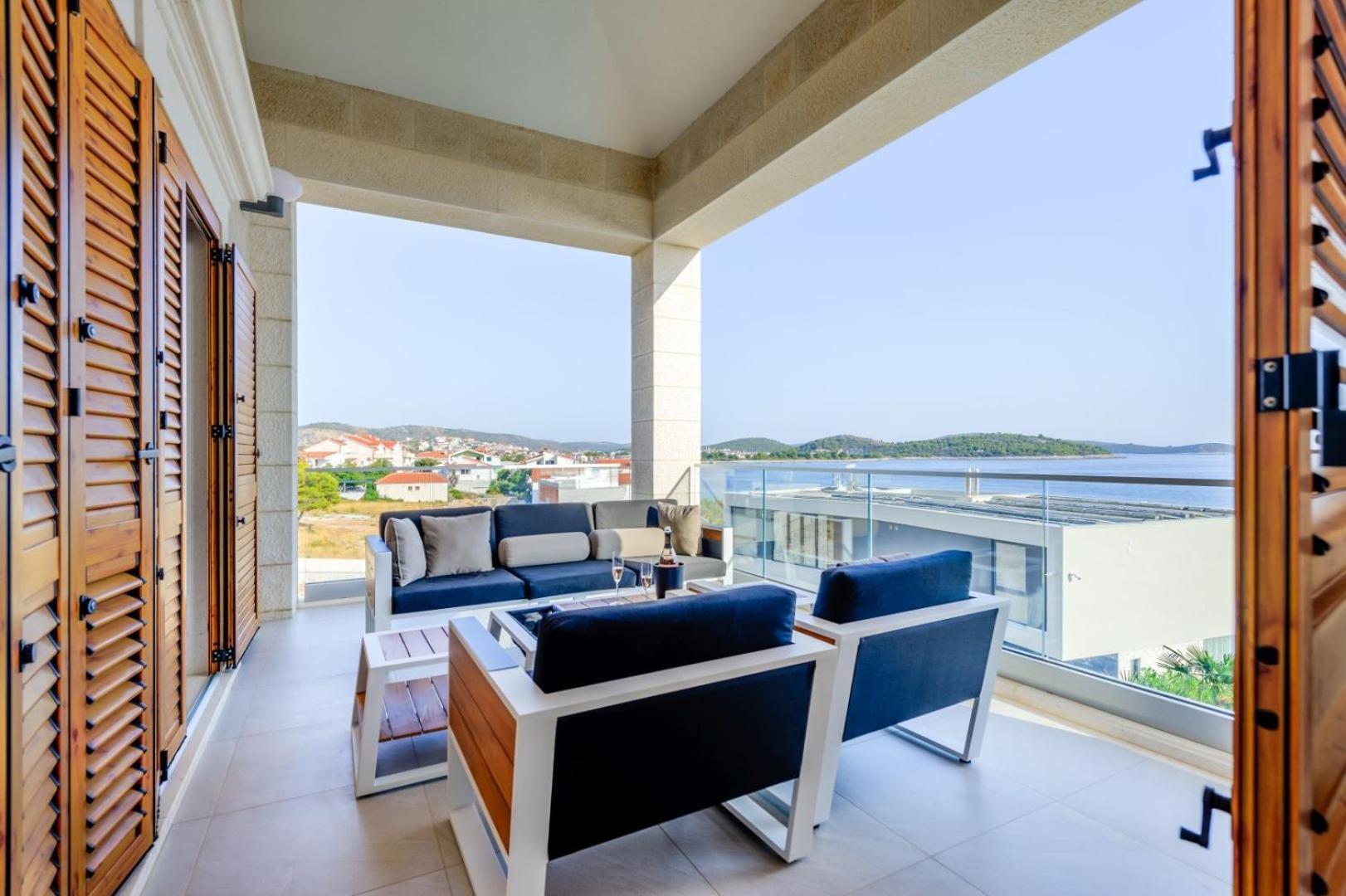 Luxury seafront Villa Castello Rogoznica with heated pool & spa