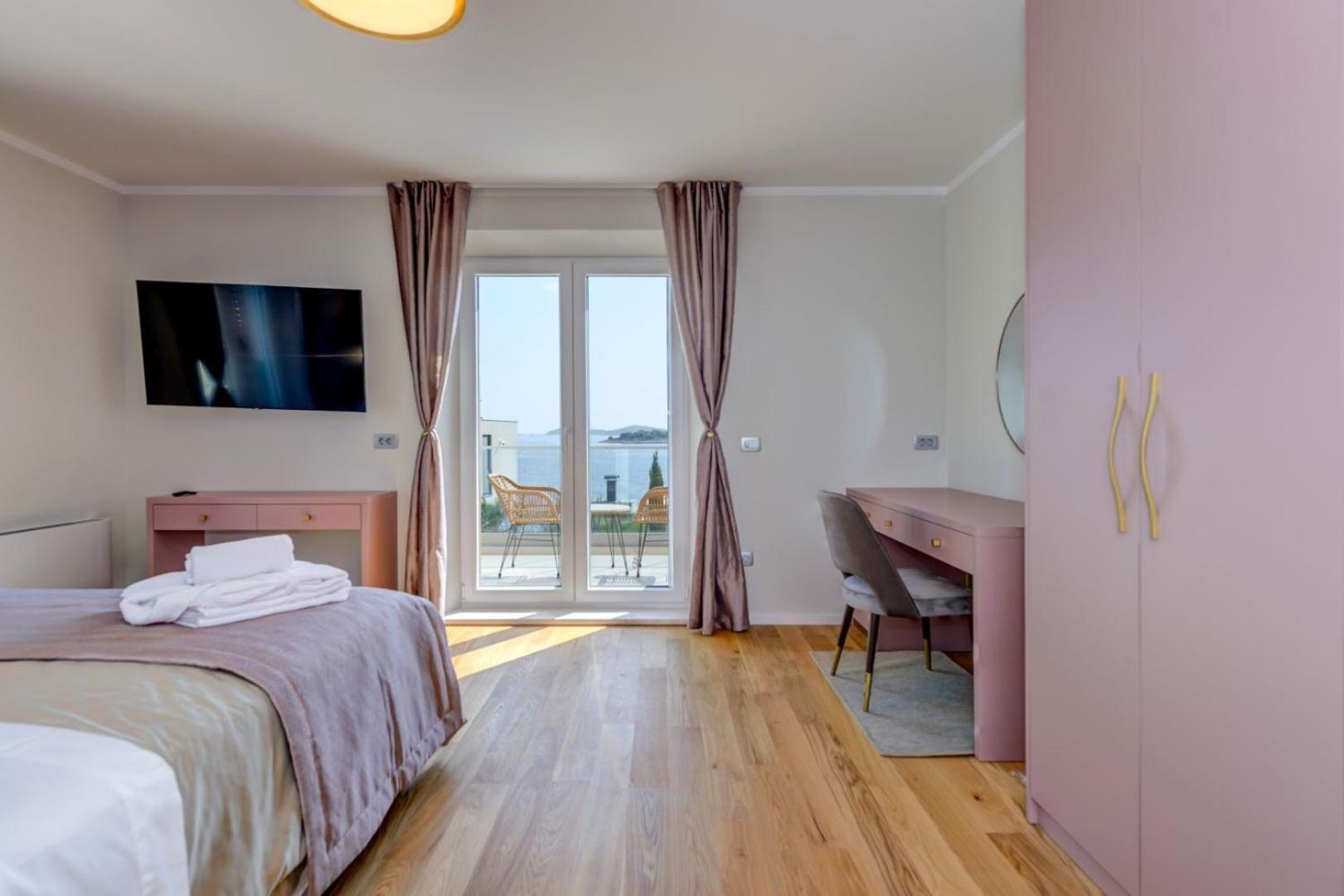 Luxury seafront Villa Castello Rogoznica with heated pool & spa