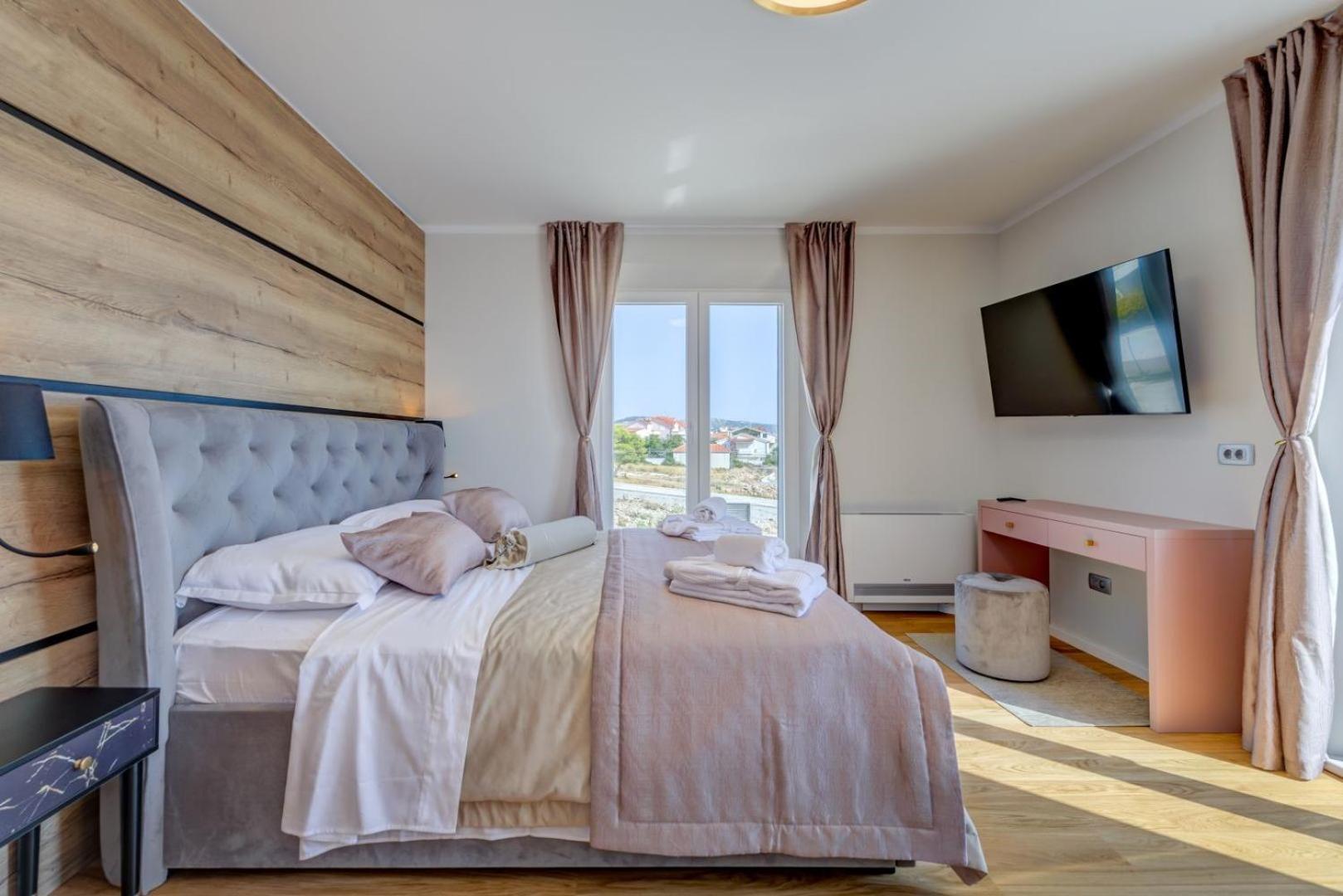 Luxury seafront Villa Castello Rogoznica with heated pool & spa