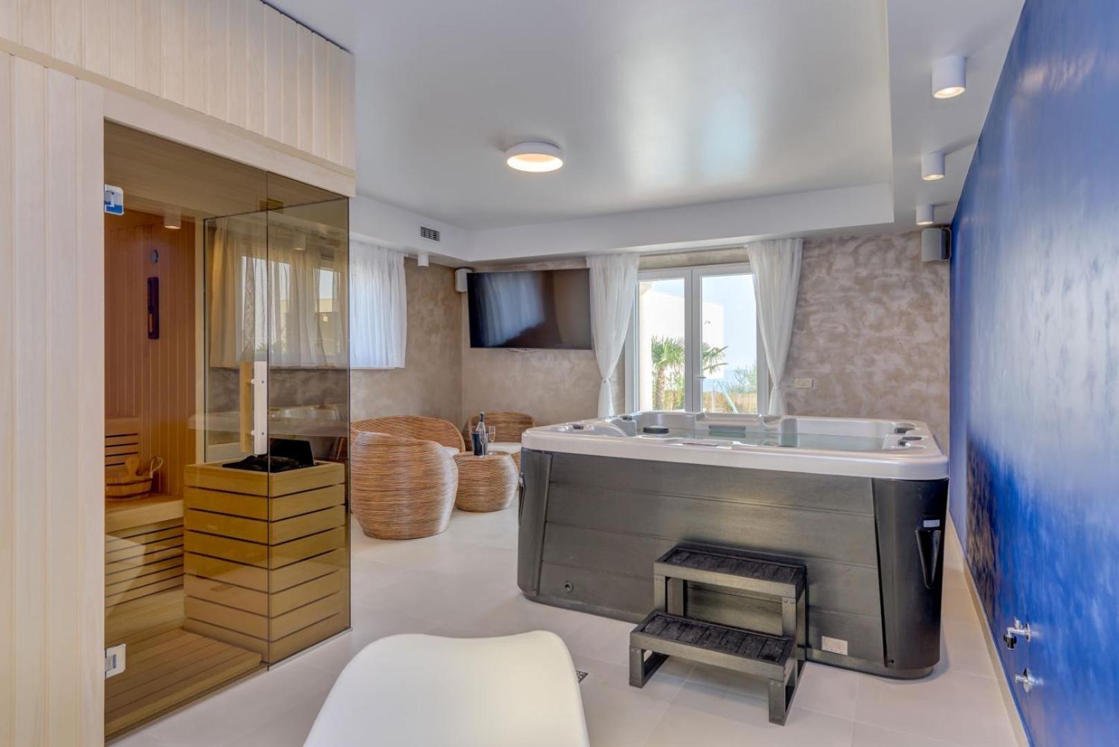Luxury seafront Villa Castello Rogoznica with heated pool & spa