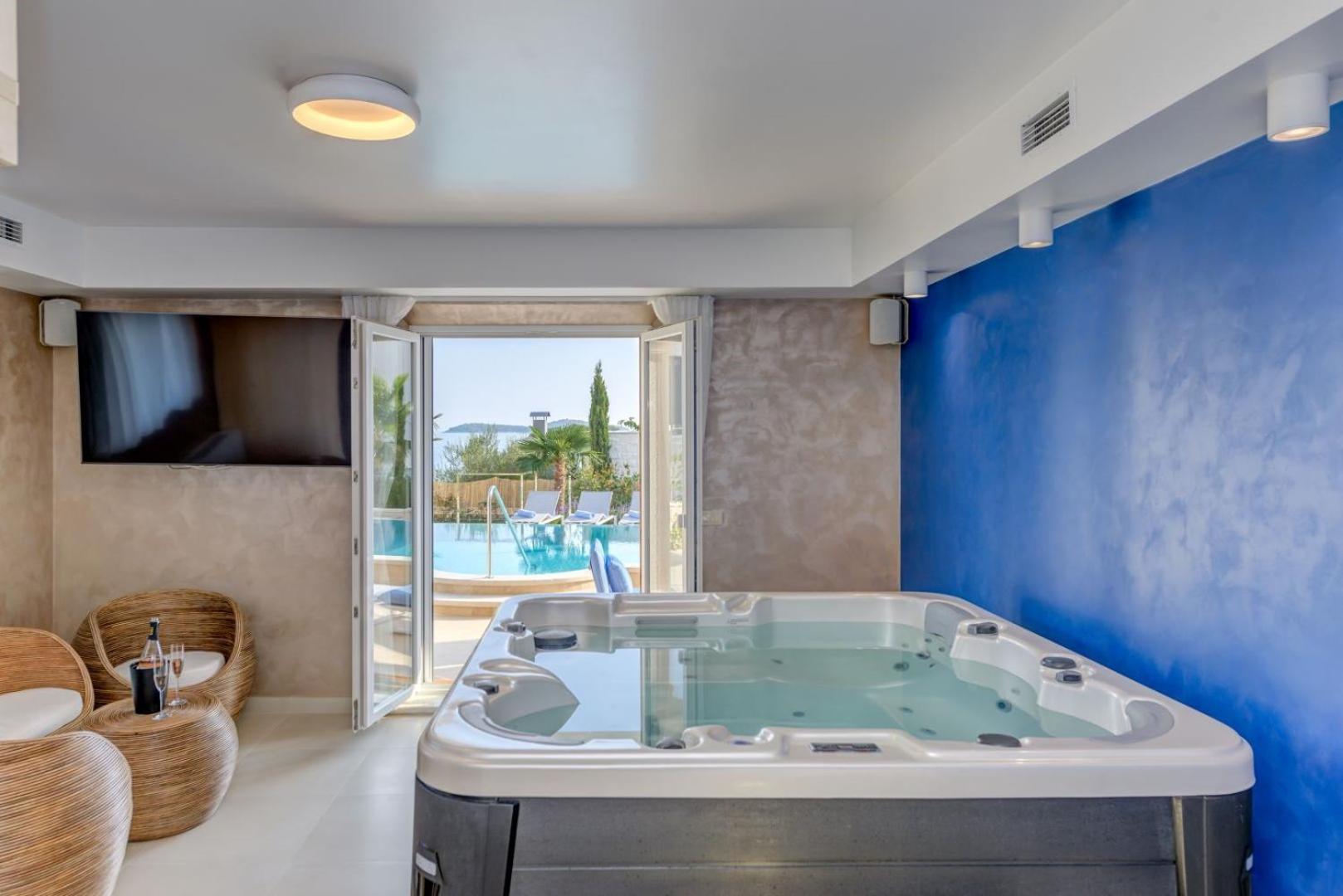 Luxury seafront Villa Castello Rogoznica with heated pool & spa