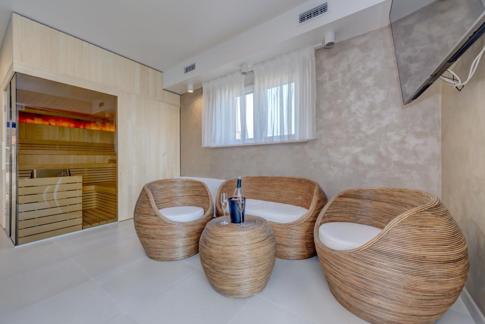 Luxury seafront Villa Castello Rogoznica with heated pool & spa