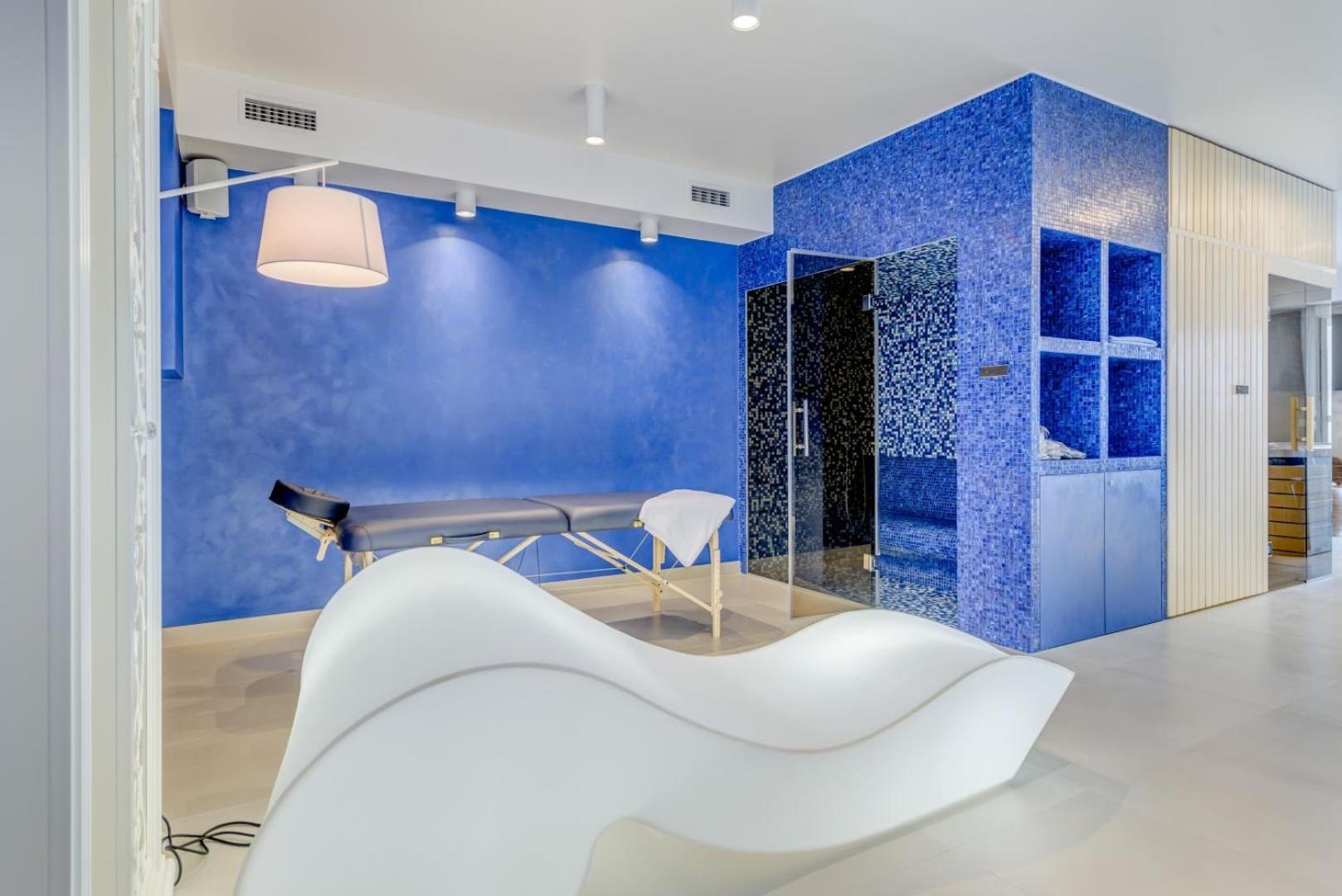 Luxury seafront Villa Castello Rogoznica with heated pool & spa