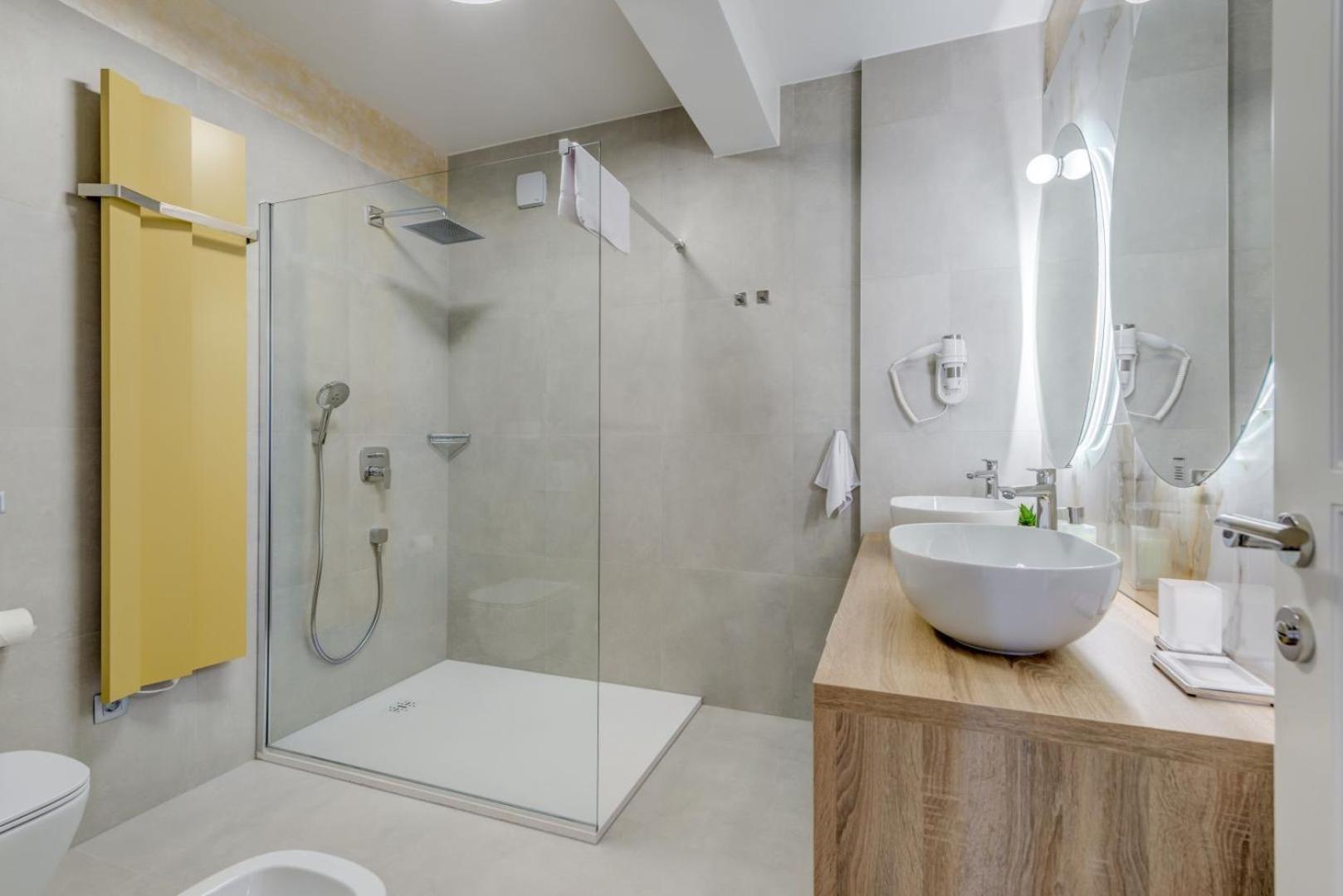 Luxury seafront Villa Castello Rogoznica with heated pool & spa