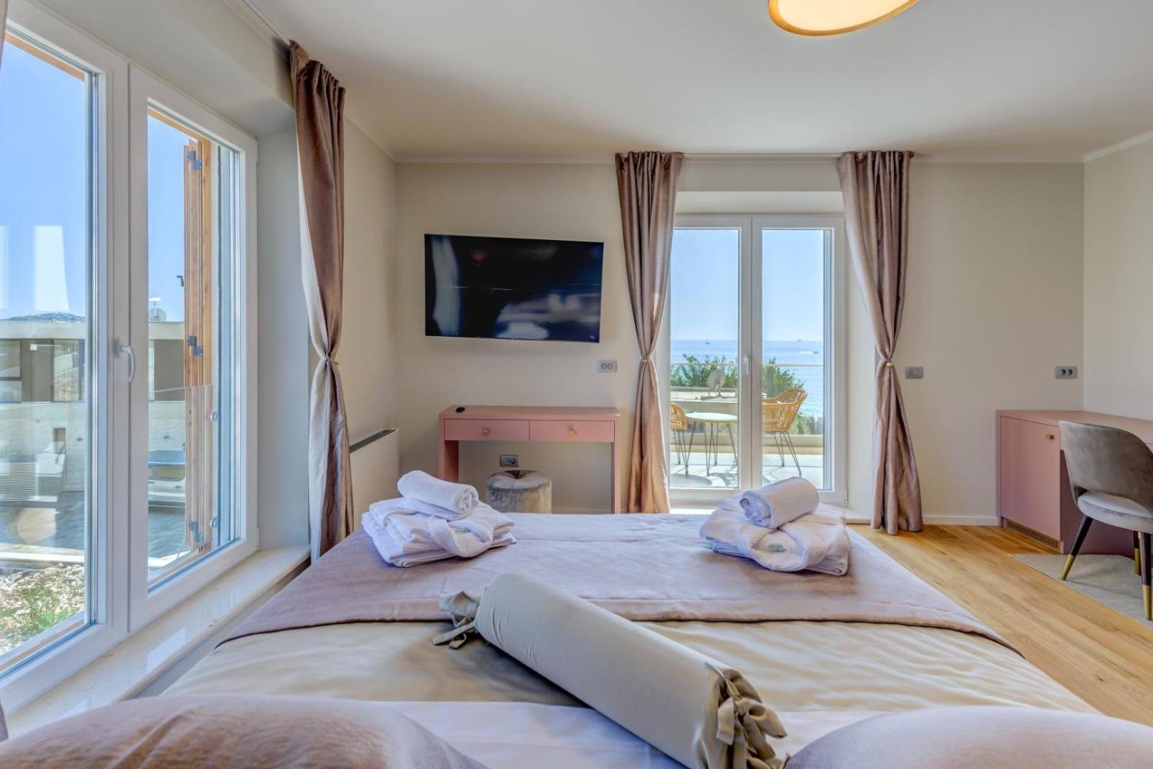 Luxury seafront Villa Castello Rogoznica with heated pool & spa
