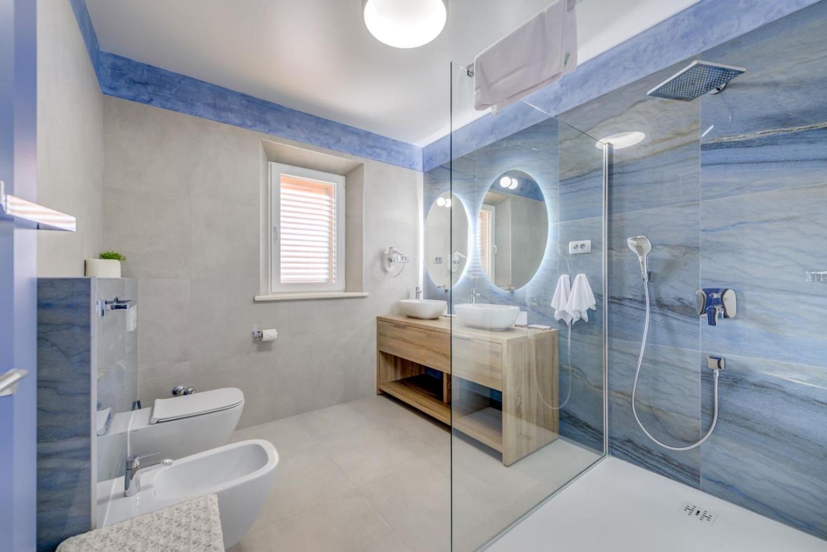 Luxury seafront Villa Castello Rogoznica with heated pool & spa