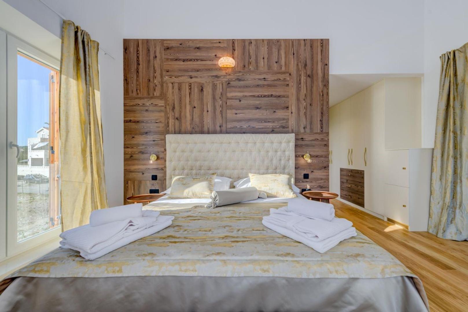Luxury seafront Villa Castello Rogoznica with heated pool & spa