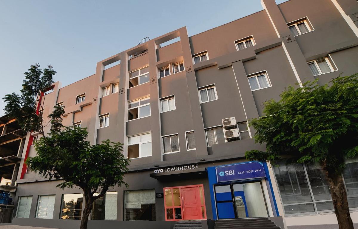 OYO Townhouse 234 Ss Aero Prime