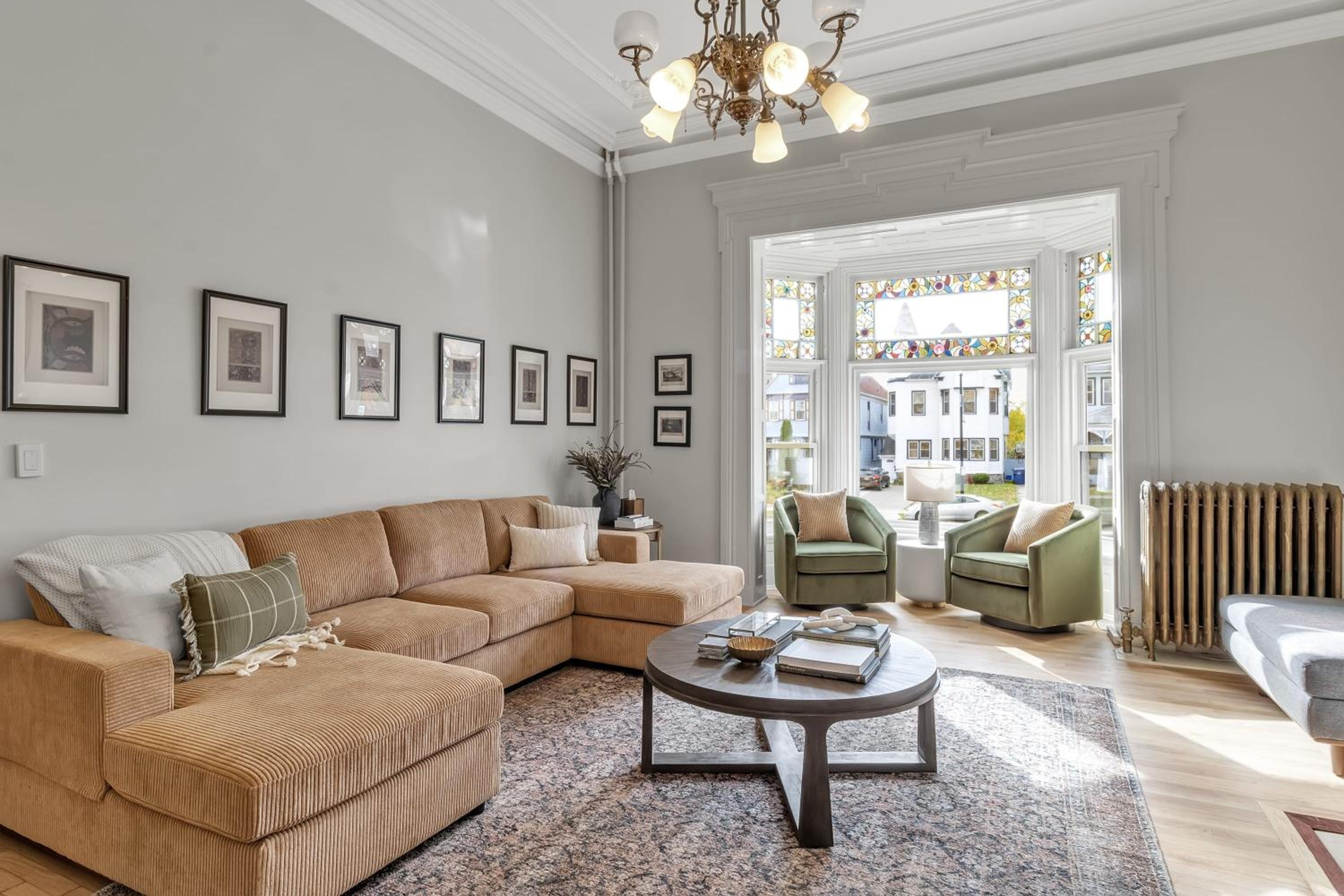 Spacious Second Empire Suite at the Platt Mansion view 3