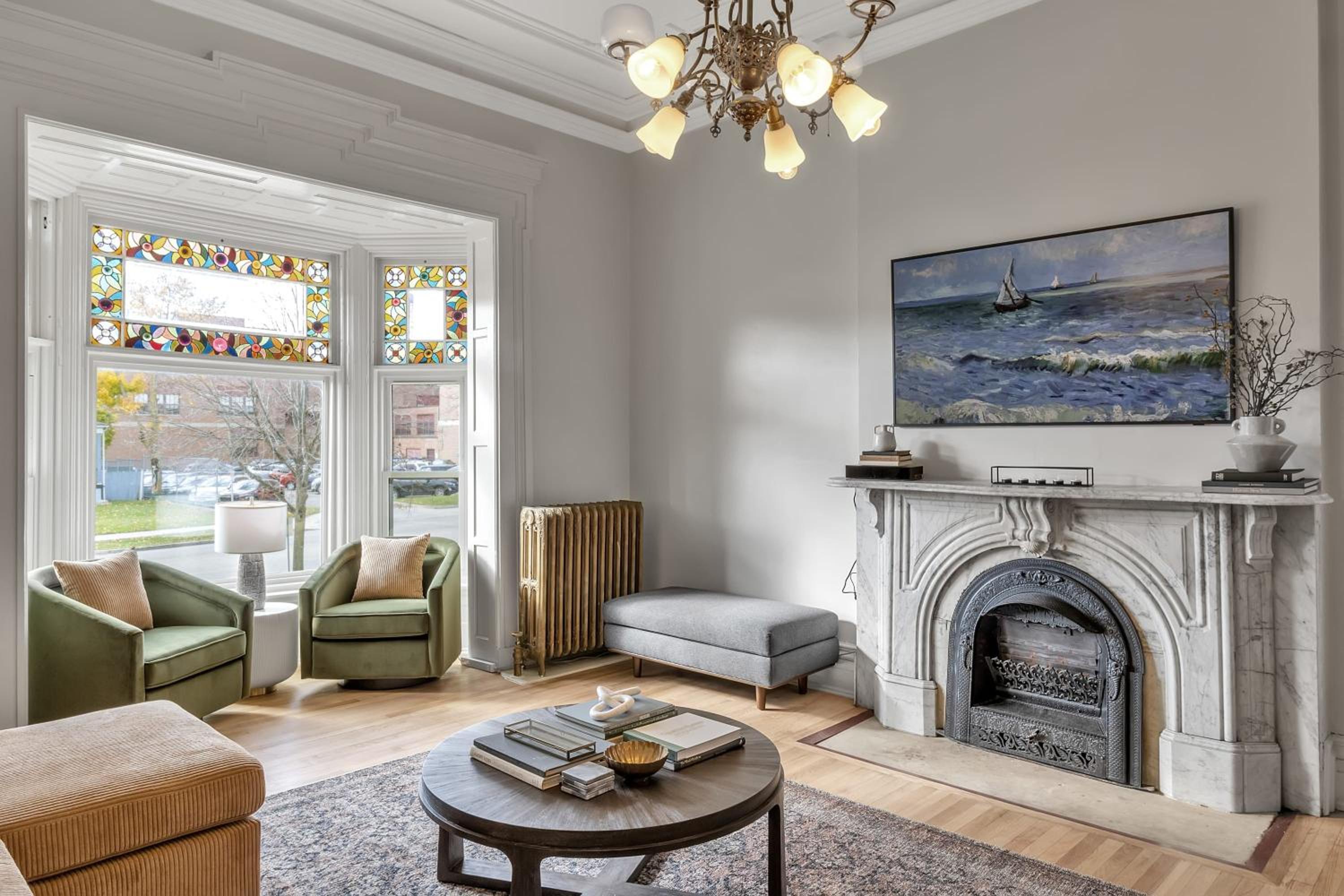 Spacious Second Empire Suite at the Platt Mansion view 4