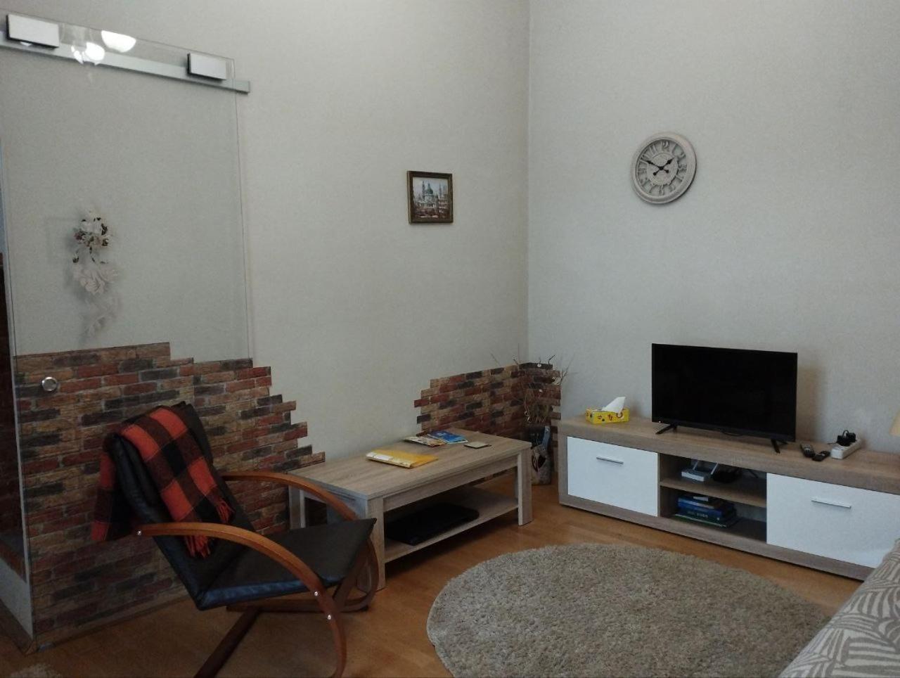 Family Stay in Lviv (2 Rooms + Kitchen)