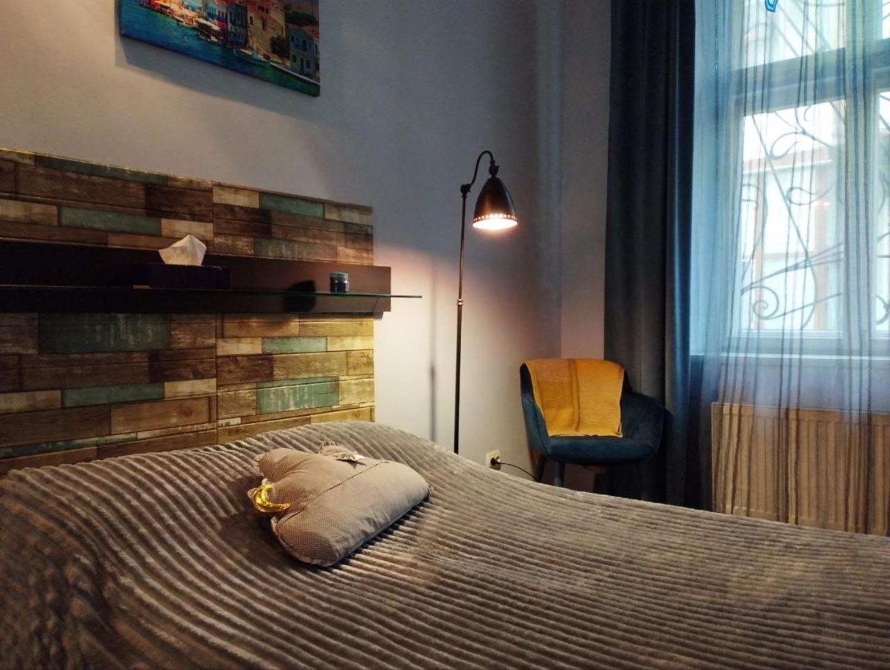 Family Stay in Lviv (2 Rooms + Kitchen)