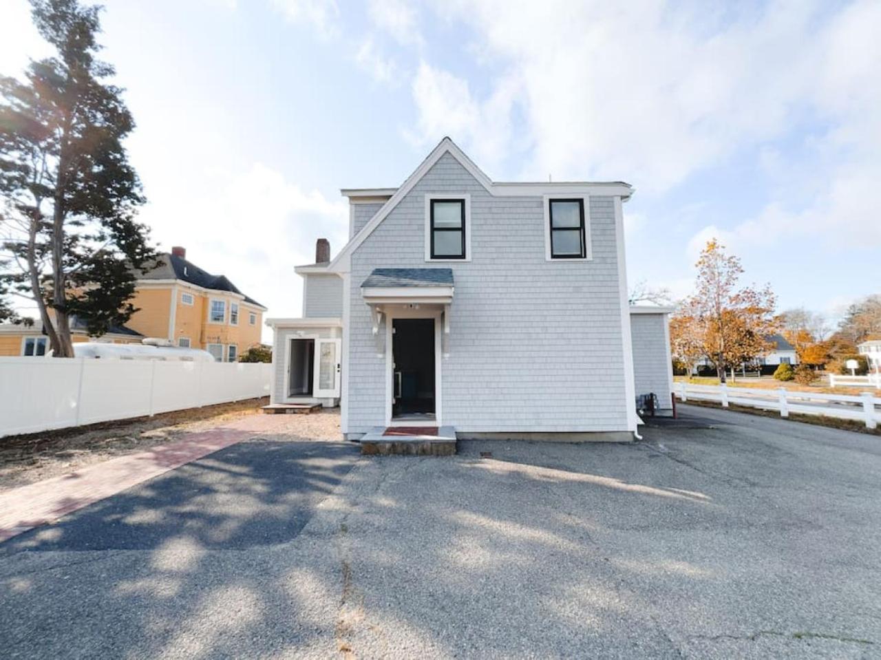 Charming Hyannis 3 Bed 2 Bath view 3