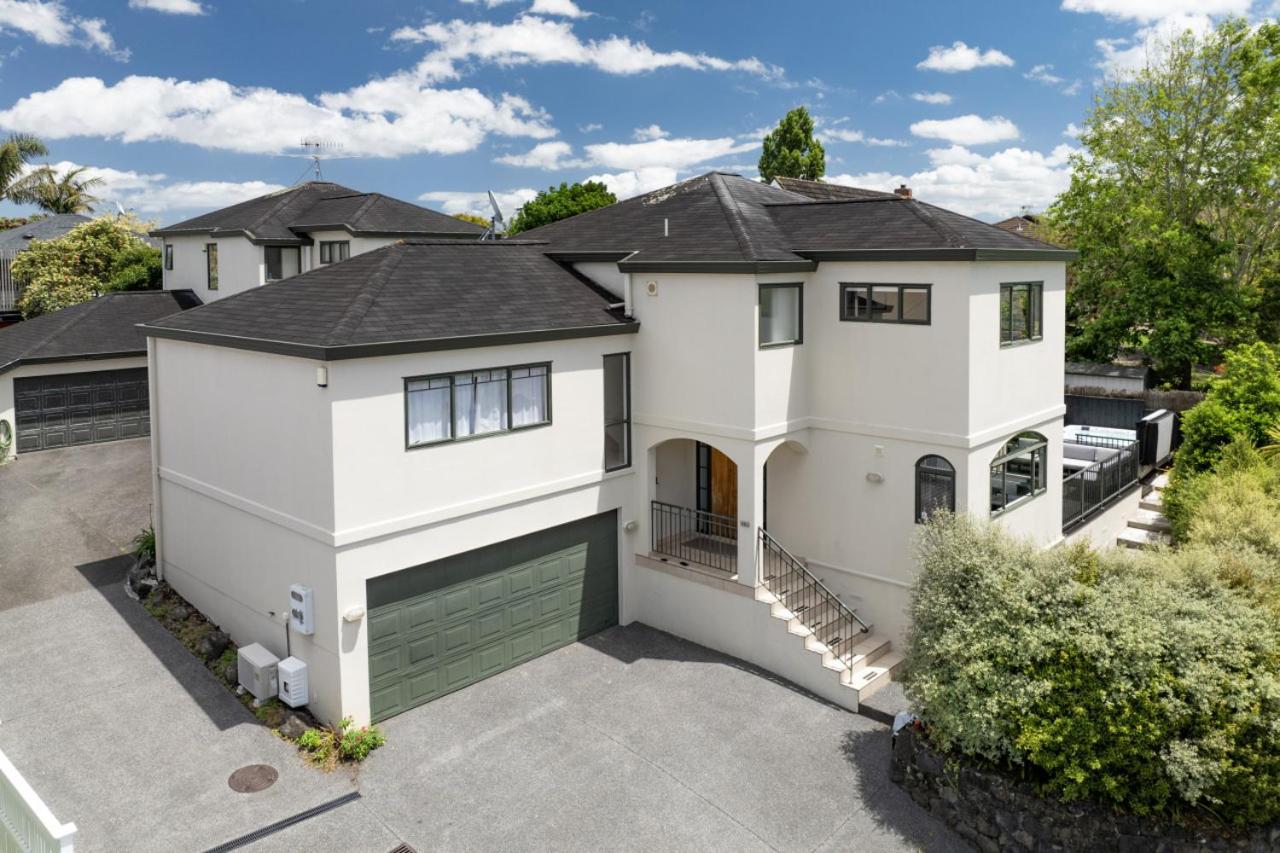 Spa, Movies, Pool table, Table tennis in Ellerslie! view 2