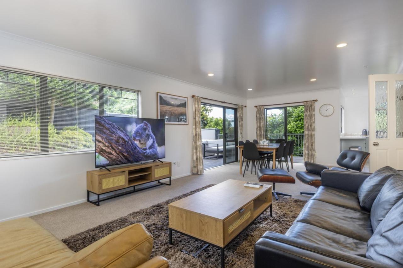 Spa, Movies, Pool table, Table tennis in Ellerslie! view 4